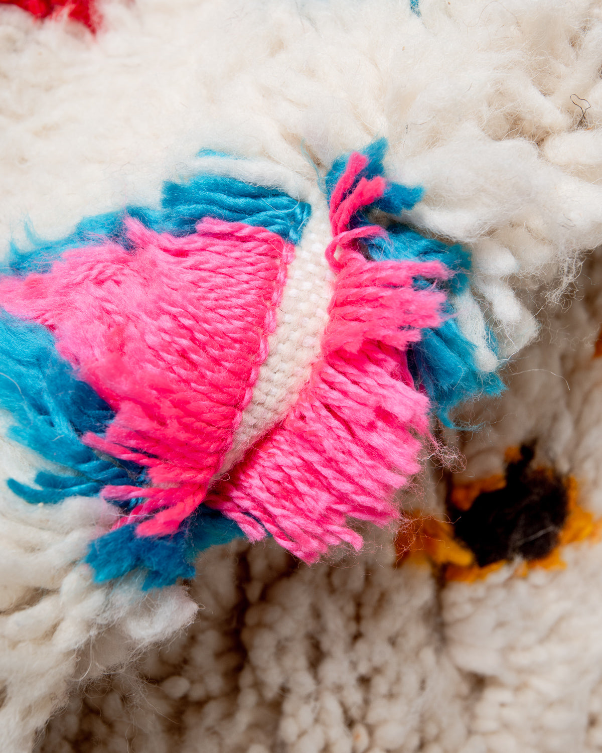 Modern designer handcrafted Berber rug from Morocco. Azilal rug with beautiful colors and patterns. Made of sheep’s wool and colourful cotton.