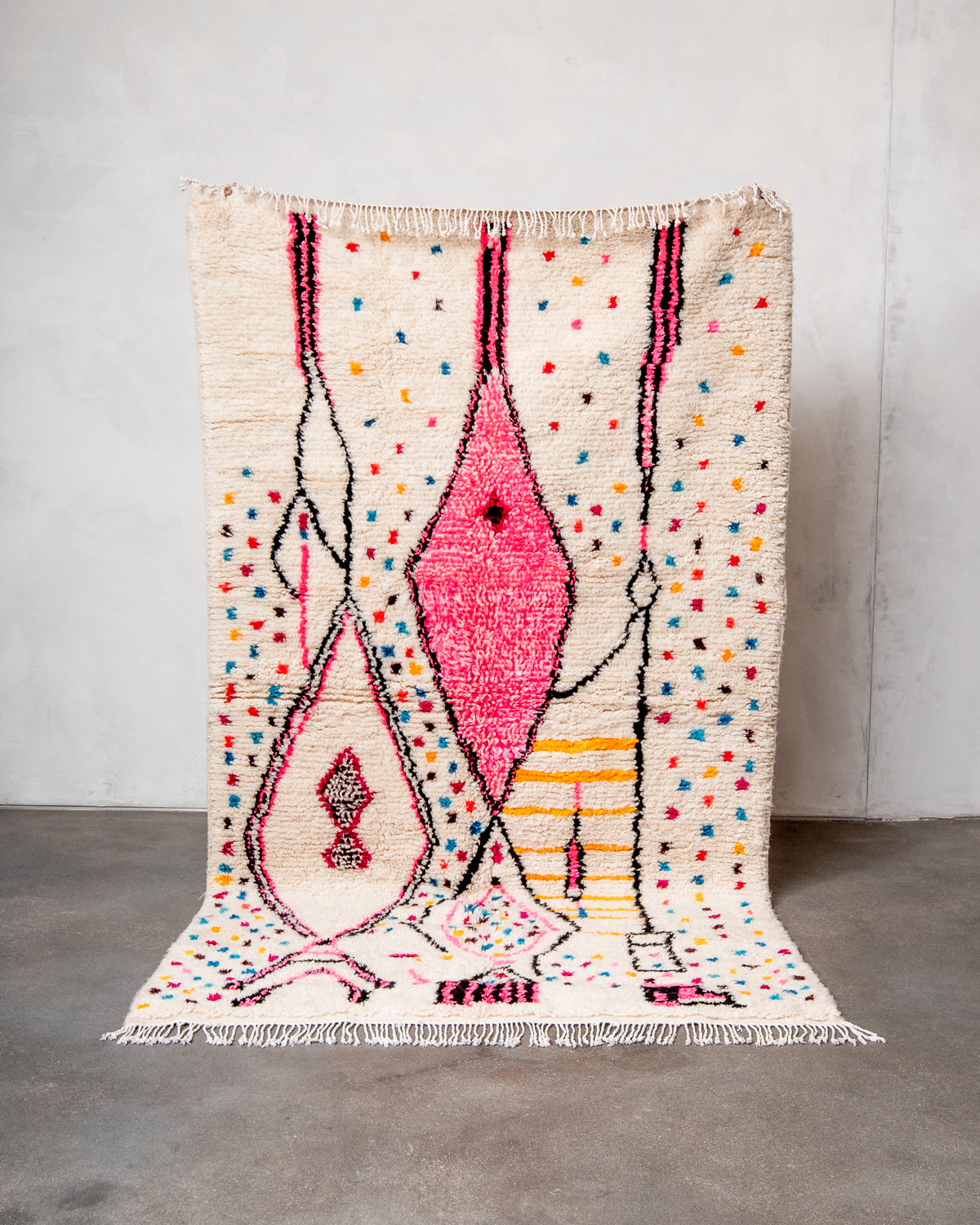 Modern designer handcrafted Berber rug from Morocco. Azilal rug with beautiful colors and patterns. Made of sheep’s wool and colourful cotton.