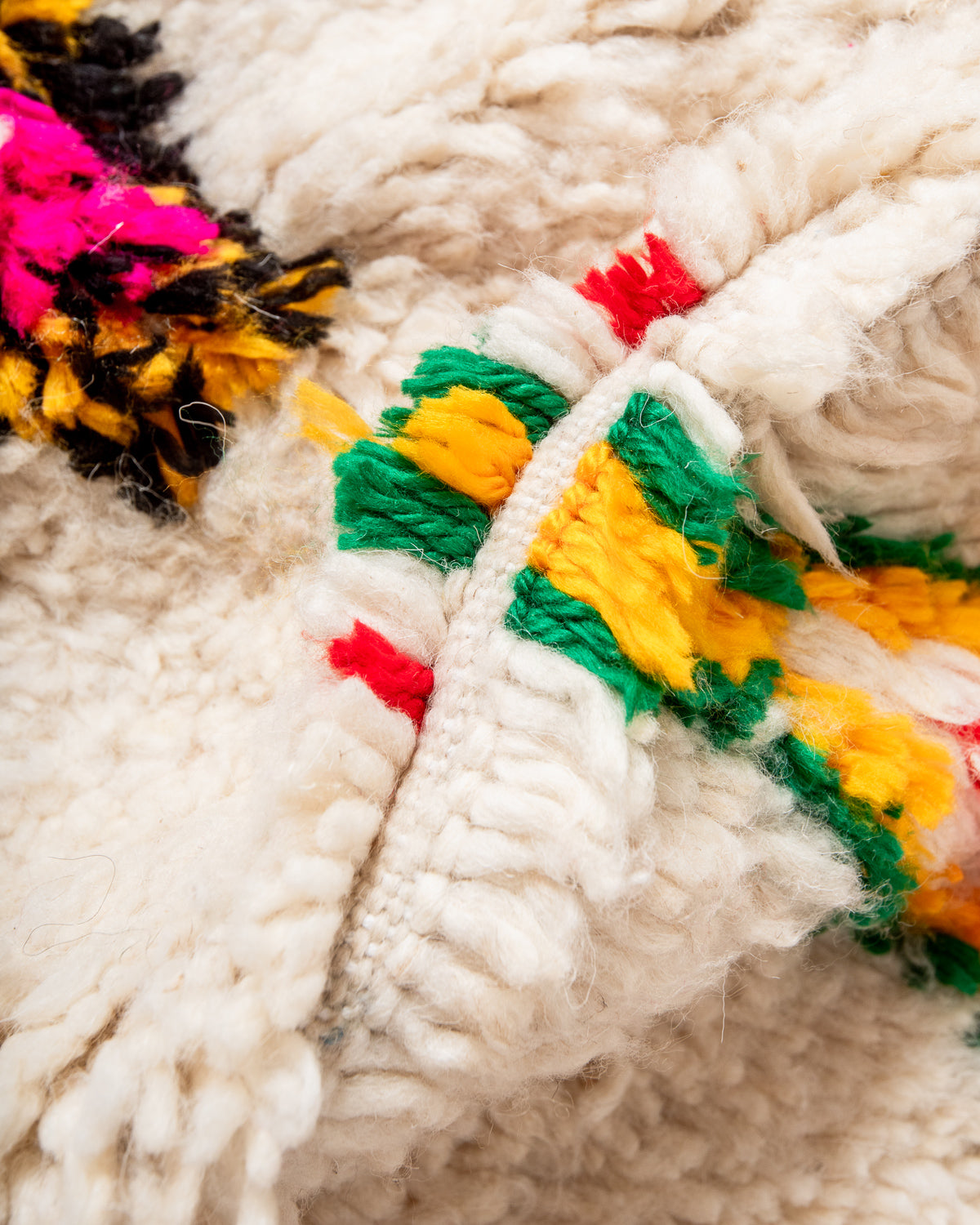 Modern designer handcrafted Berber rug from Morocco. Azilal rug with beautiful colors and patterns. Made of sheep’s wool and colourful cotton.