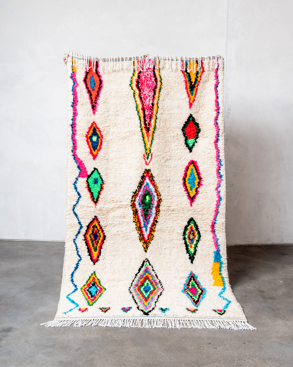 Modern designer handcrafted Berber rug from Morocco. Azilal rug with beautiful colors and patterns. Made of sheep’s wool and colourful cotton.