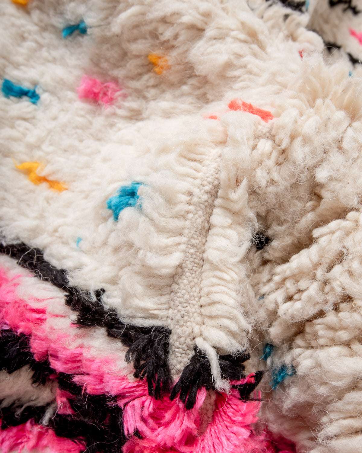 Modern designer handcrafted Berber rug from Morocco. Azilal rug with beautiful colors and patterns. Made of sheep’s wool and colourful cotton.