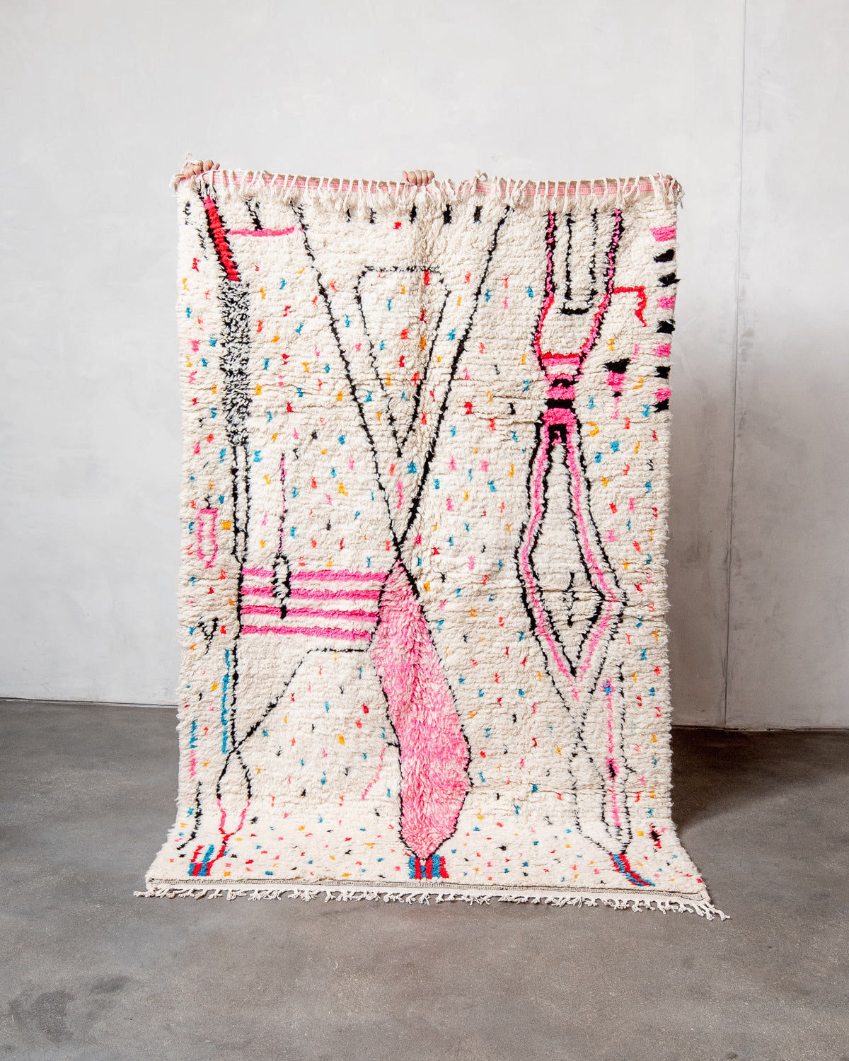 Modern designer handcrafted Berber rug from Morocco. Azilal rug with beautiful colors and patterns. Made of sheep’s wool and colourful cotton.