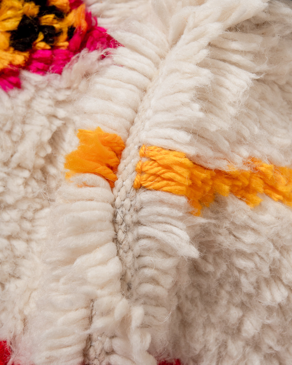 Modern designer handcrafted Berber rug from Morocco. Azilal rug with beautiful colors and patterns. Made of sheep’s wool and colourful cotton.