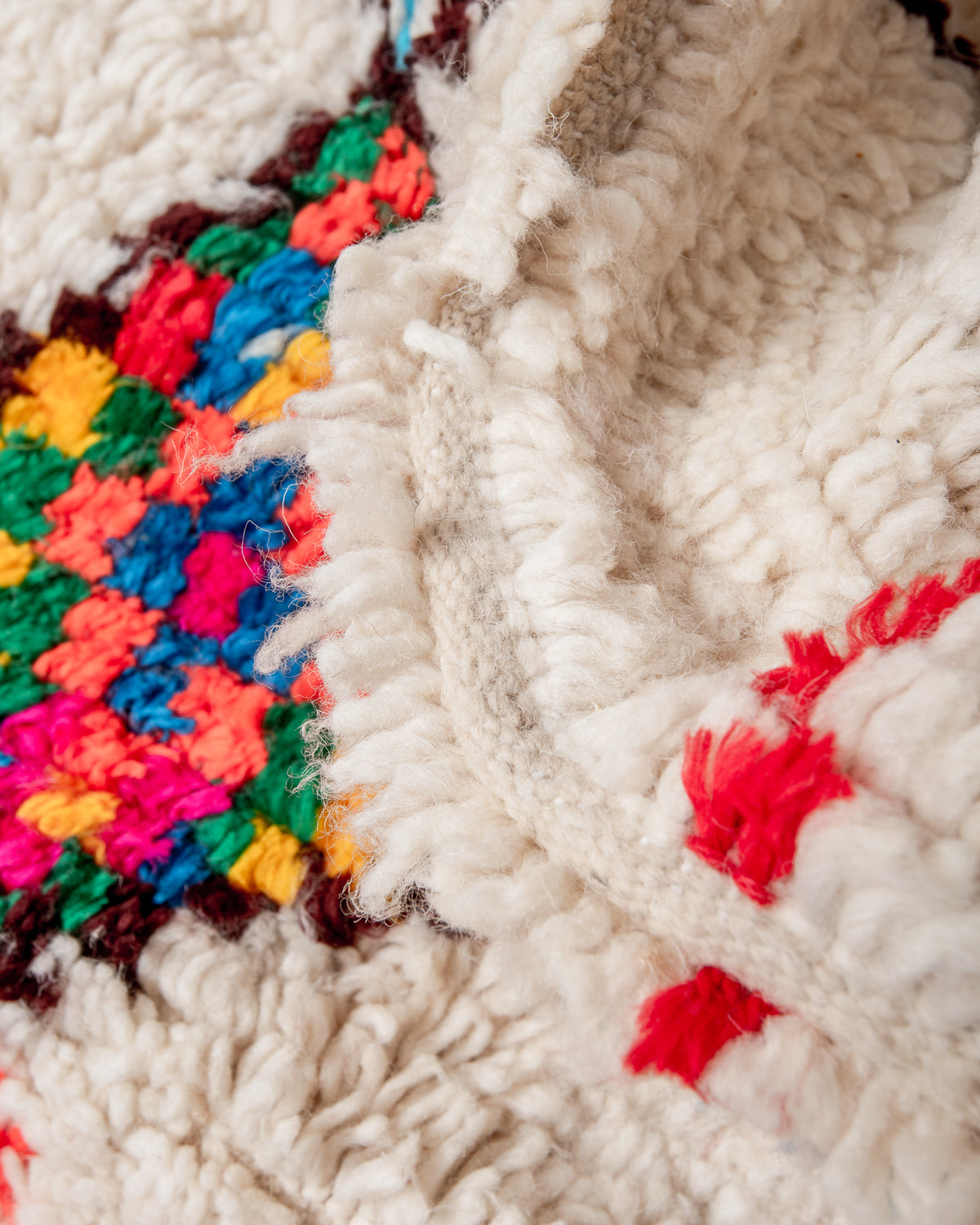 Modern designer handcrafted Berber rug from Morocco. Azilal rug with beautiful colors and patterns. Made of sheep’s wool and colourful cotton.