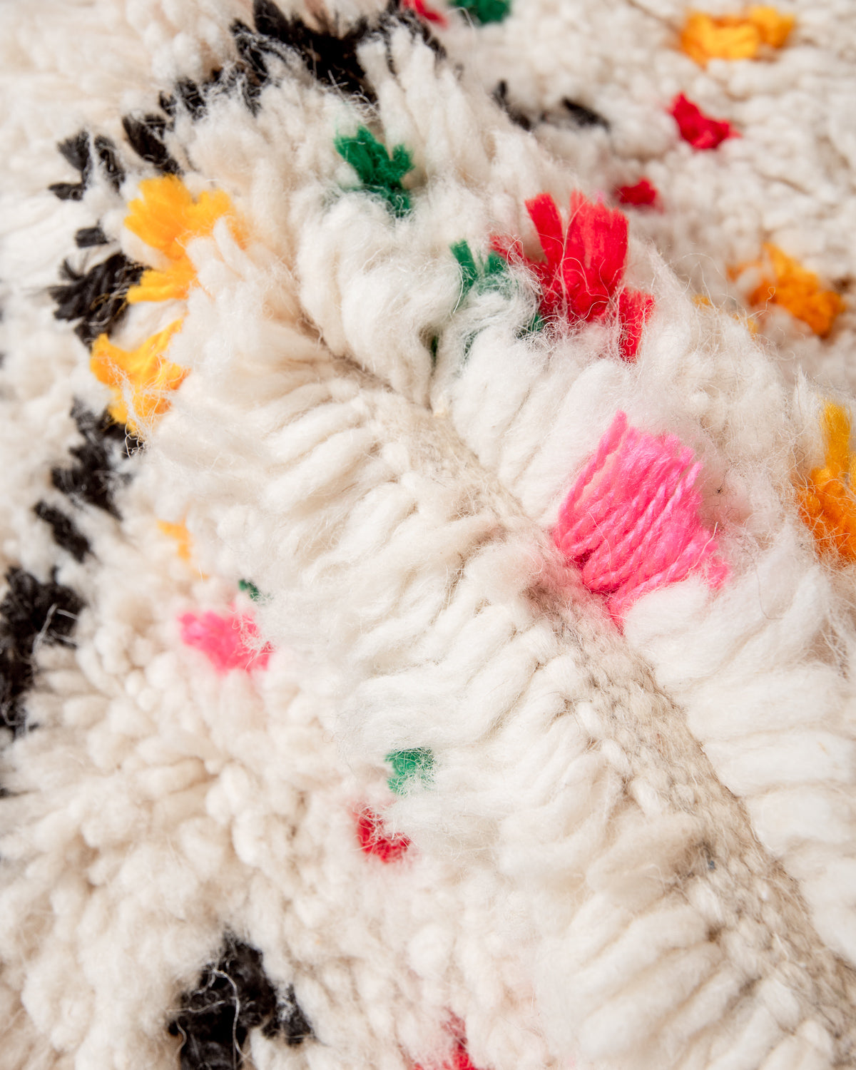 Modern designer handcrafted Berber rug from Morocco. Azilal rug with beautiful colors and patterns. Made of sheep’s wool and colourful cotton.