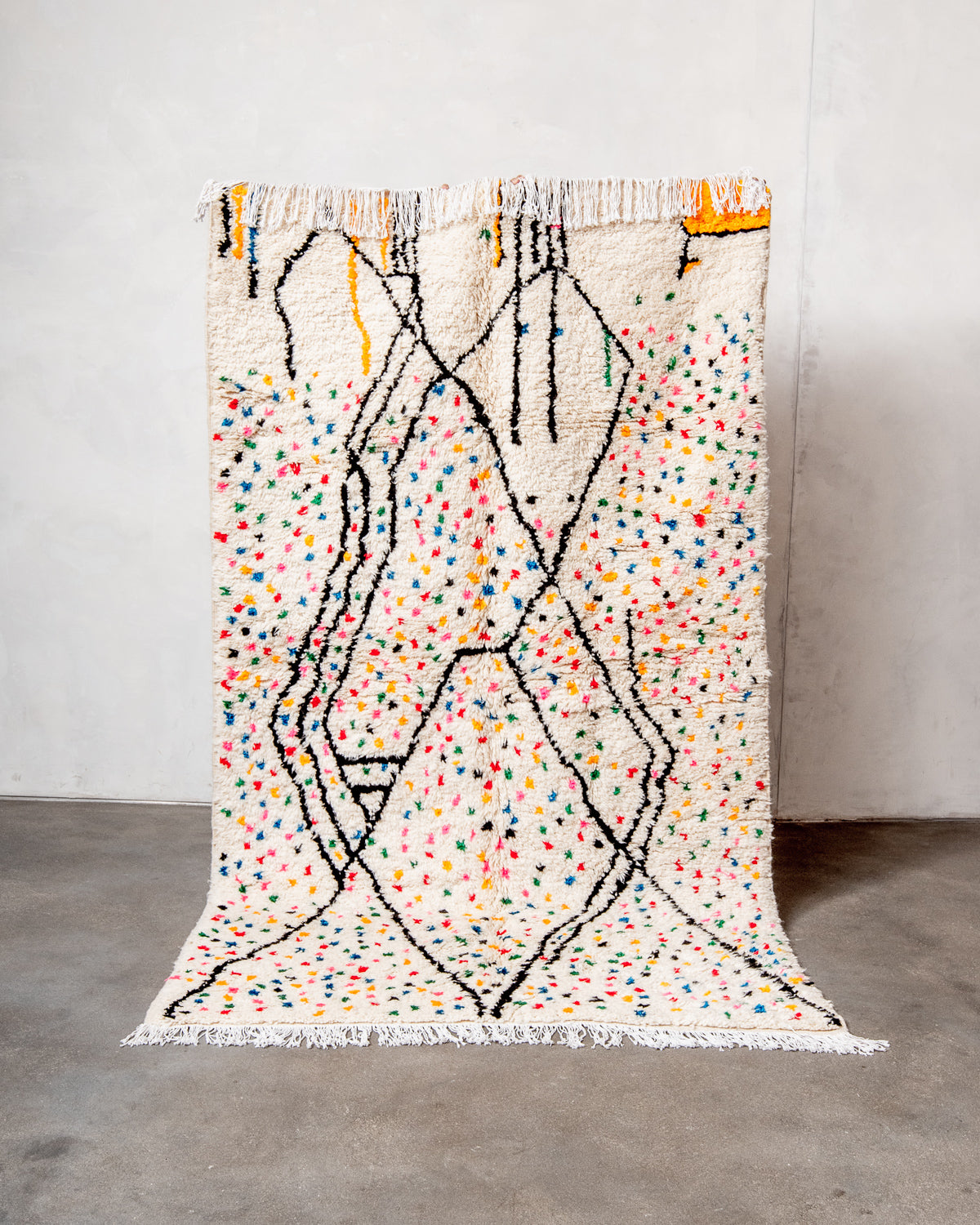 Modern designer handcrafted Berber rug from Morocco. Azilal rug with beautiful colors and patterns. Made of sheep’s wool and colourful cotton.