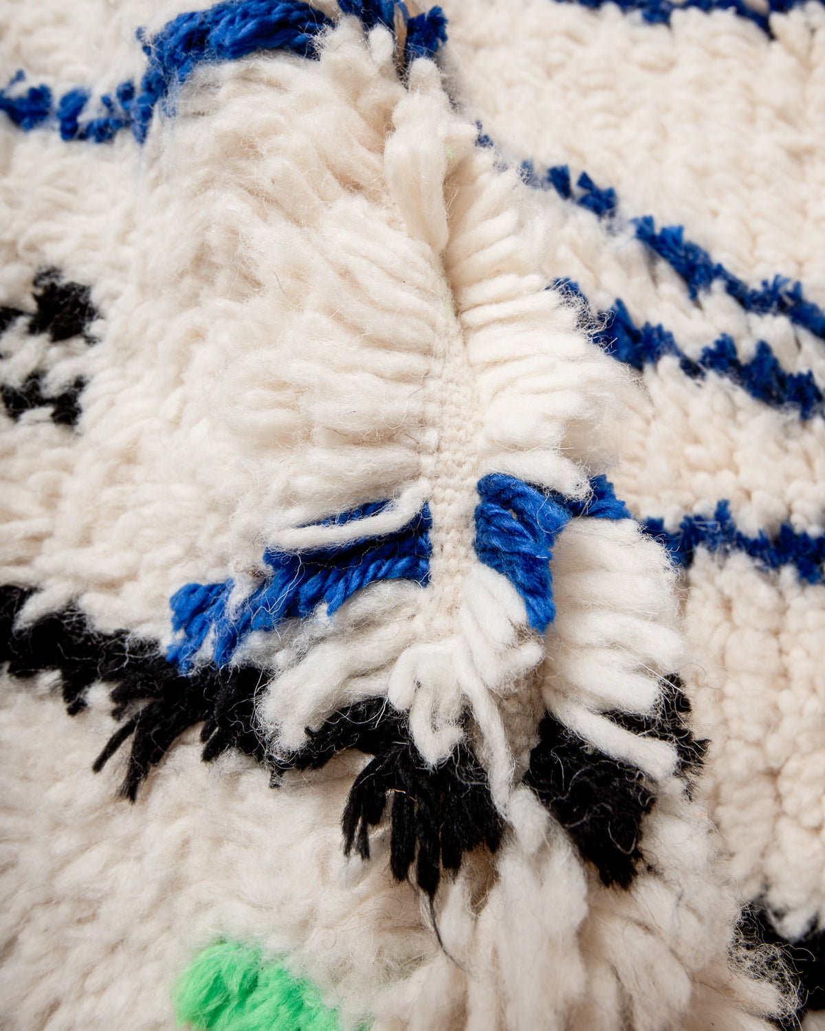 Modern designer handcrafted Berber rug from Morocco. Azilal rug with beautiful colors and patterns. Made of sheep’s wool and colourful cotton.