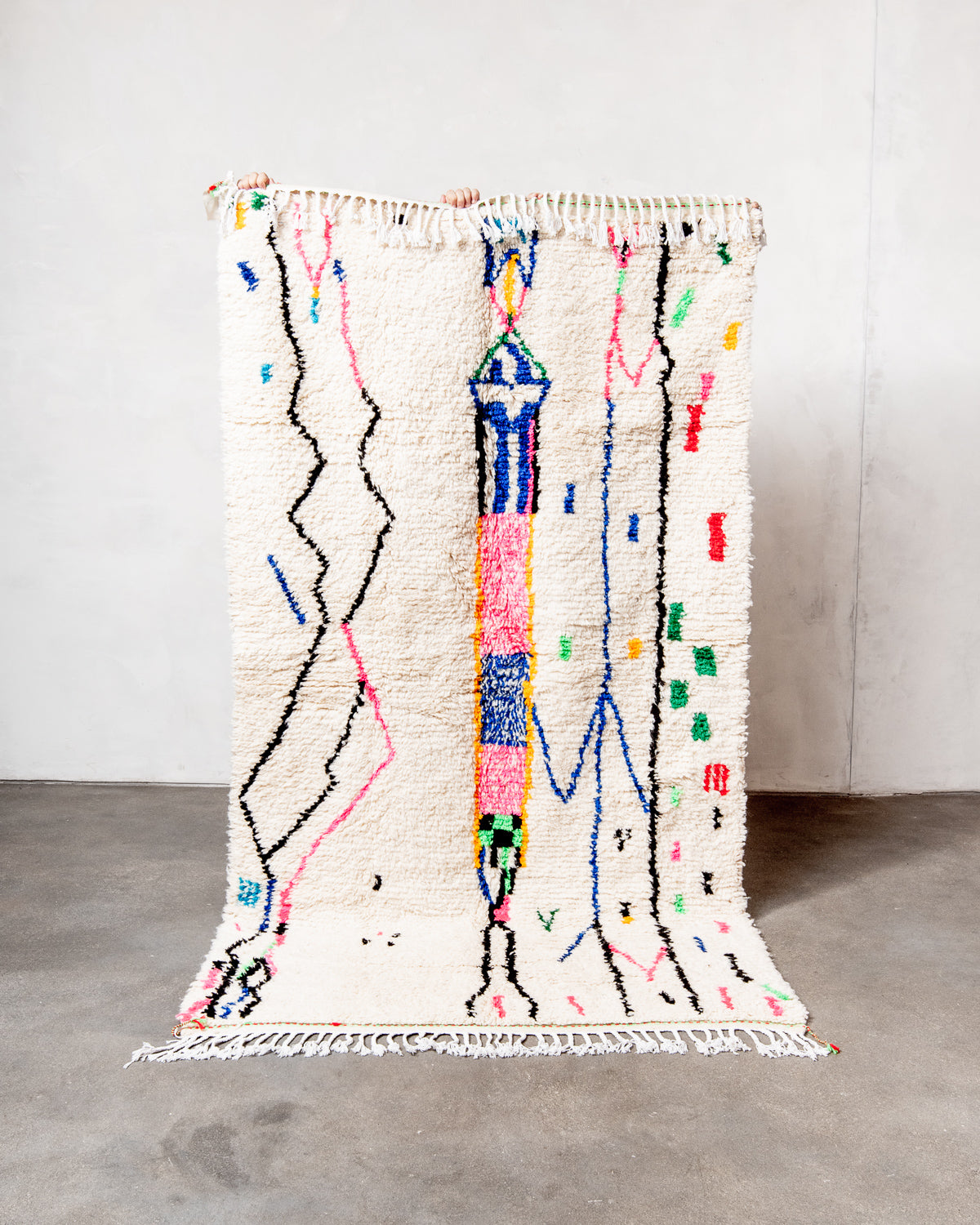 Modern designer handcrafted Berber rug from Morocco. Azilal rug with beautiful colors and patterns. Made of sheep’s wool and colourful cotton.