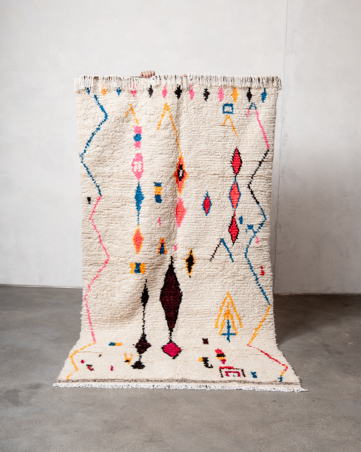 Modern designer handcrafted Berber rug from Morocco. Azilal rug with beautiful colors and patterns. Made of sheep’s wool and colourful cotton.