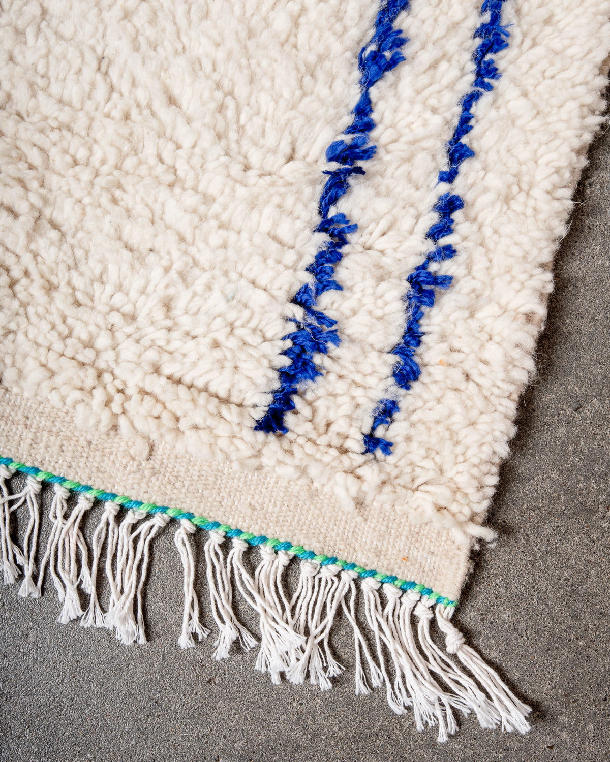 Modern designer handcrafted Berber rug from Morocco. Azilal rug with beautiful colors and patterns. Made of sheep’s wool and colourful cotton.
