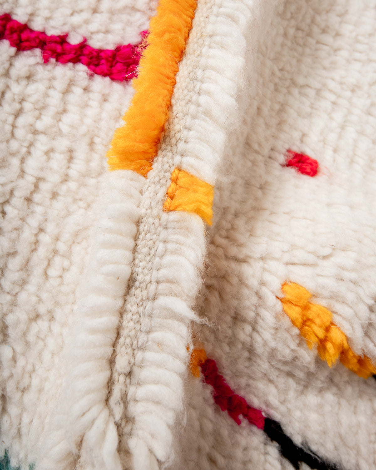 Modern designer handcrafted Berber rug from Morocco. Azilal rug with beautiful colors and patterns. Made of sheep’s wool and colourful cotton.