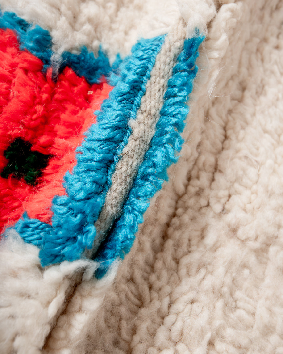 Modern designer handcrafted Berber rug from Morocco. Azilal rug with beautiful colors and patterns. Made of sheep’s wool and colourful cotton.