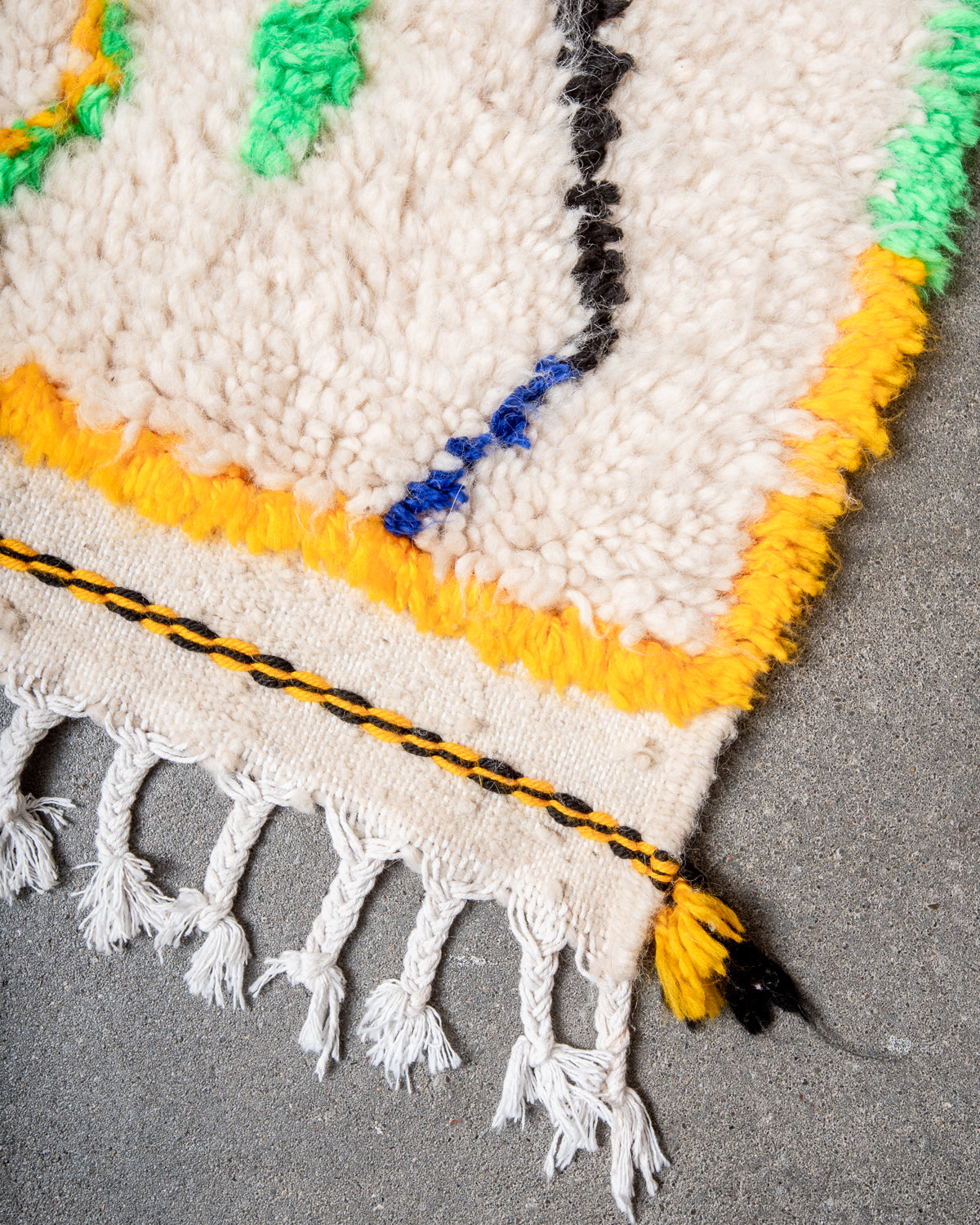 Modern designer handcrafted Berber rug from Morocco. Azilal rug with beautiful colors and patterns. Made of sheep’s wool and colourful cotton.
