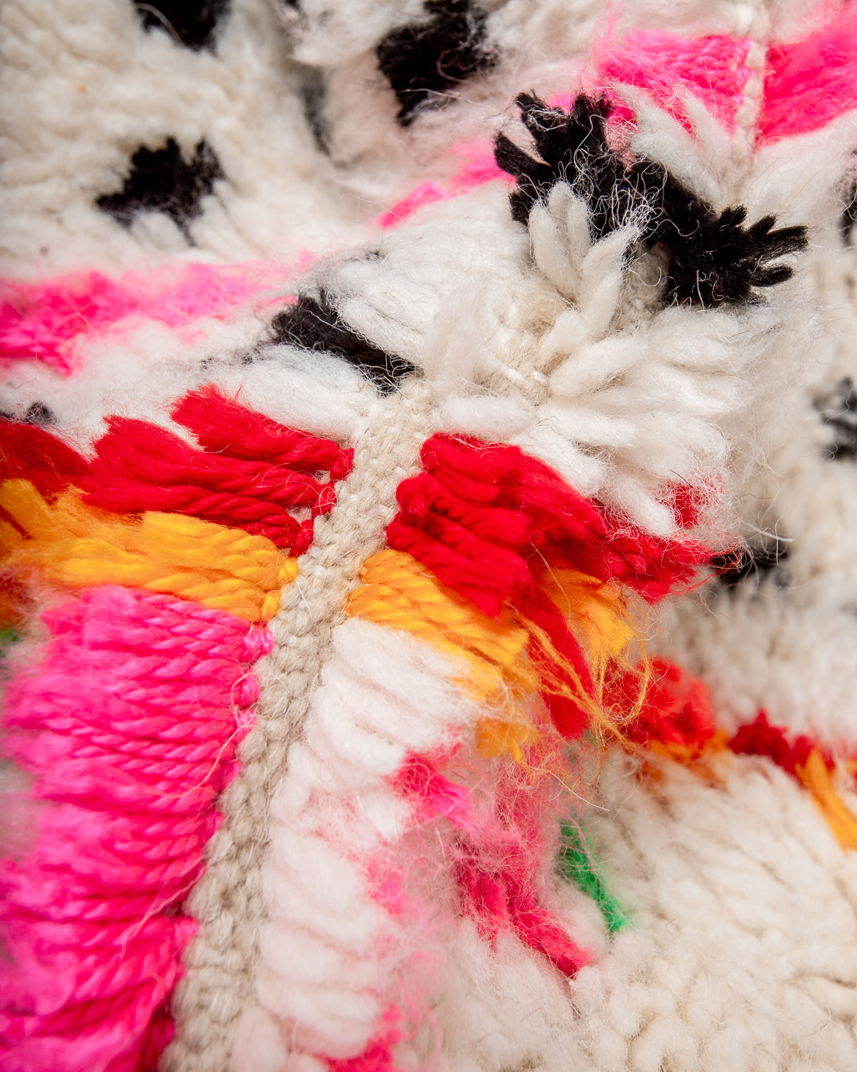 Modern designer handcrafted Berber rug from Morocco. Azilal rug with beautiful colors and patterns. Made of sheep’s wool and colourful cotton.