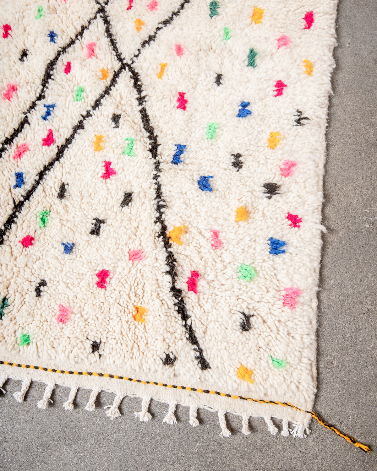 Modern designer handcrafted Berber rug from Morocco. Azilal rug with beautiful colors and patterns. Made of sheep’s wool and colourful cotton.