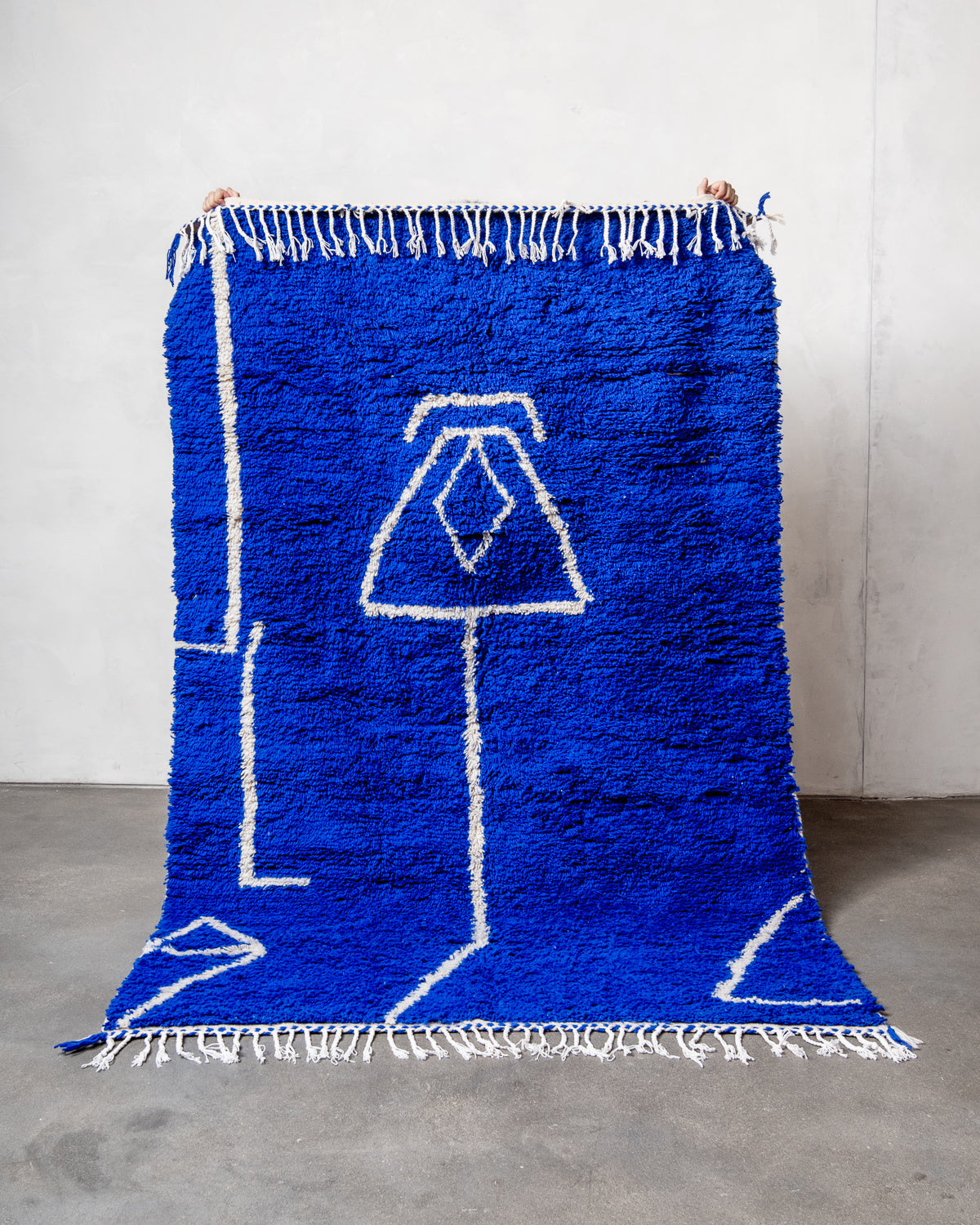 Modern designer handcrafted Berber rug from Morocco. Azilal rug with beautiful colors and patterns. Made of sheep’s wool and colourful cotton.