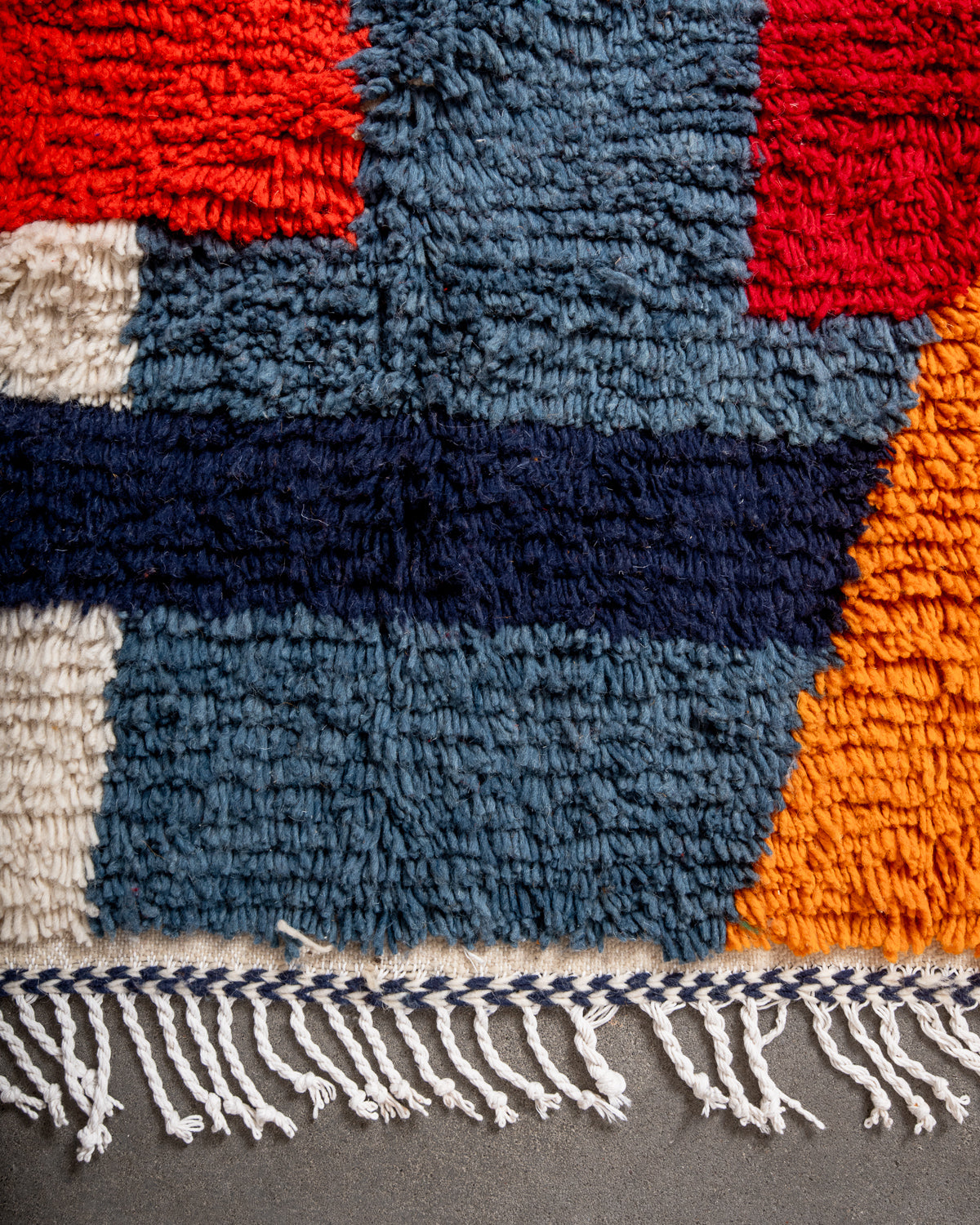 Modern designer handcrafted Berber rug from Morocco. Azilal rug with beautiful colors and patterns. Made of sheep’s wool and colourful cotton.