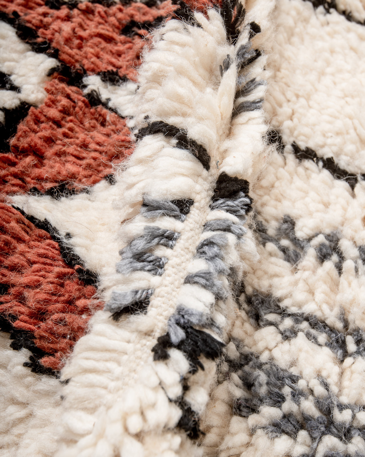 Modern designer handcrafted Berber rug from Morocco. Azilal rug with beautiful colors and patterns. Made of sheep’s wool and colourful cotton.