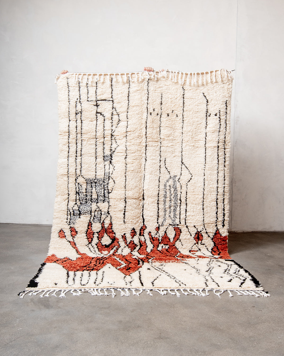 Modern designer handcrafted Berber rug from Morocco. Azilal rug with beautiful colors and patterns. Made of sheep’s wool and colourful cotton.