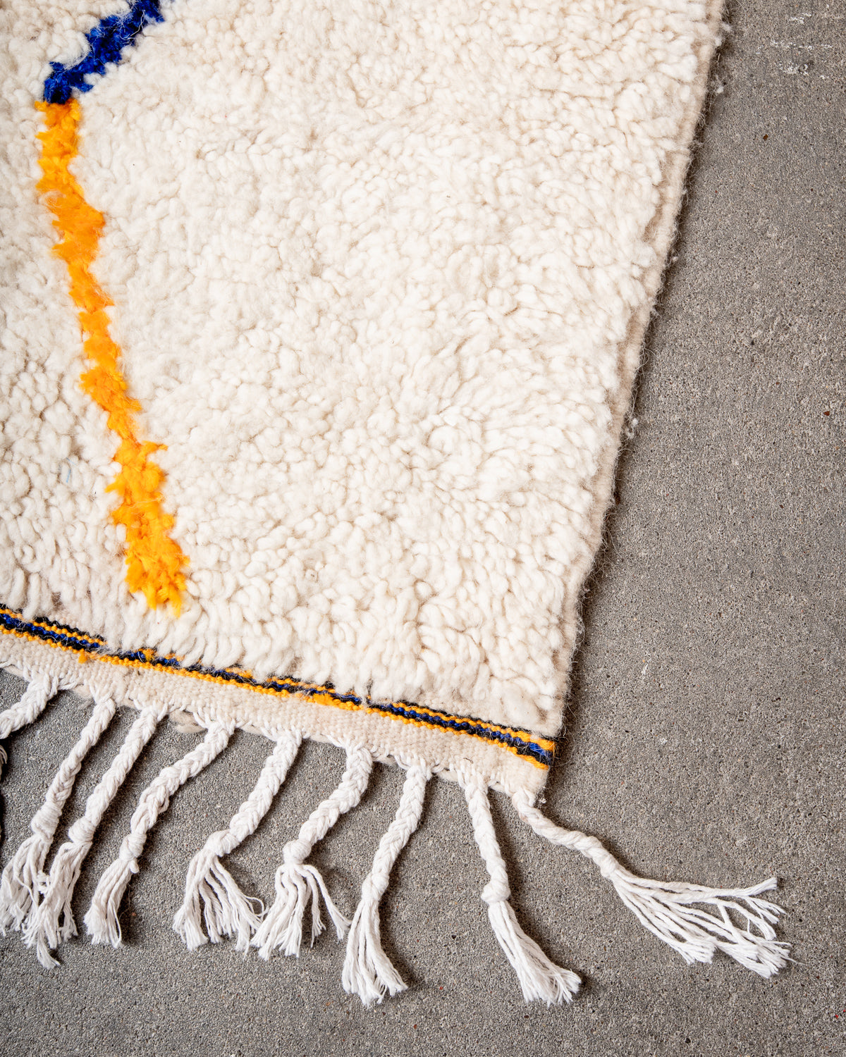 Modern designer handcrafted Berber rug from Morocco. Azilal rug with beautiful colors and patterns. Made of sheep’s wool and colourful cotton.