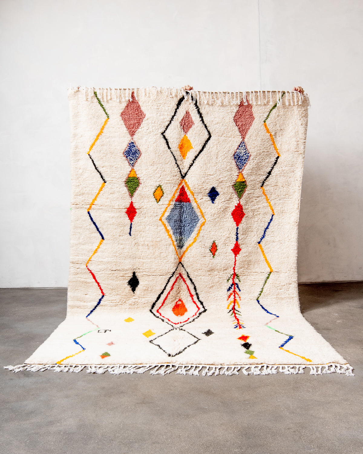 Modern designer handcrafted Berber rug from Morocco. Azilal rug with beautiful colors and patterns. Made of sheep’s wool and colourful cotton.
