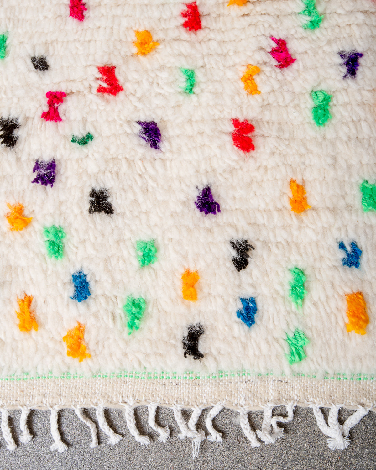 Modern designer handcrafted Berber rug from Morocco. Azilal rug with beautiful colors and patterns. Made of sheep’s wool and colourful cotton.