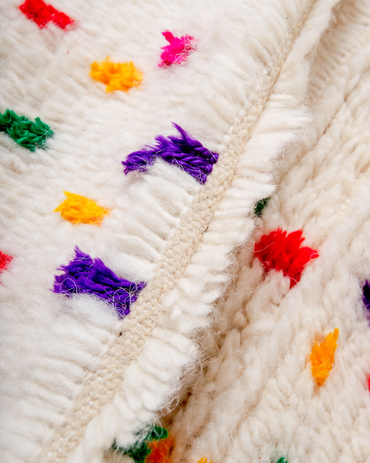 Modern designer handcrafted Berber rug from Morocco. Azilal rug with beautiful colors and patterns. Made of sheep’s wool and colourful cotton.