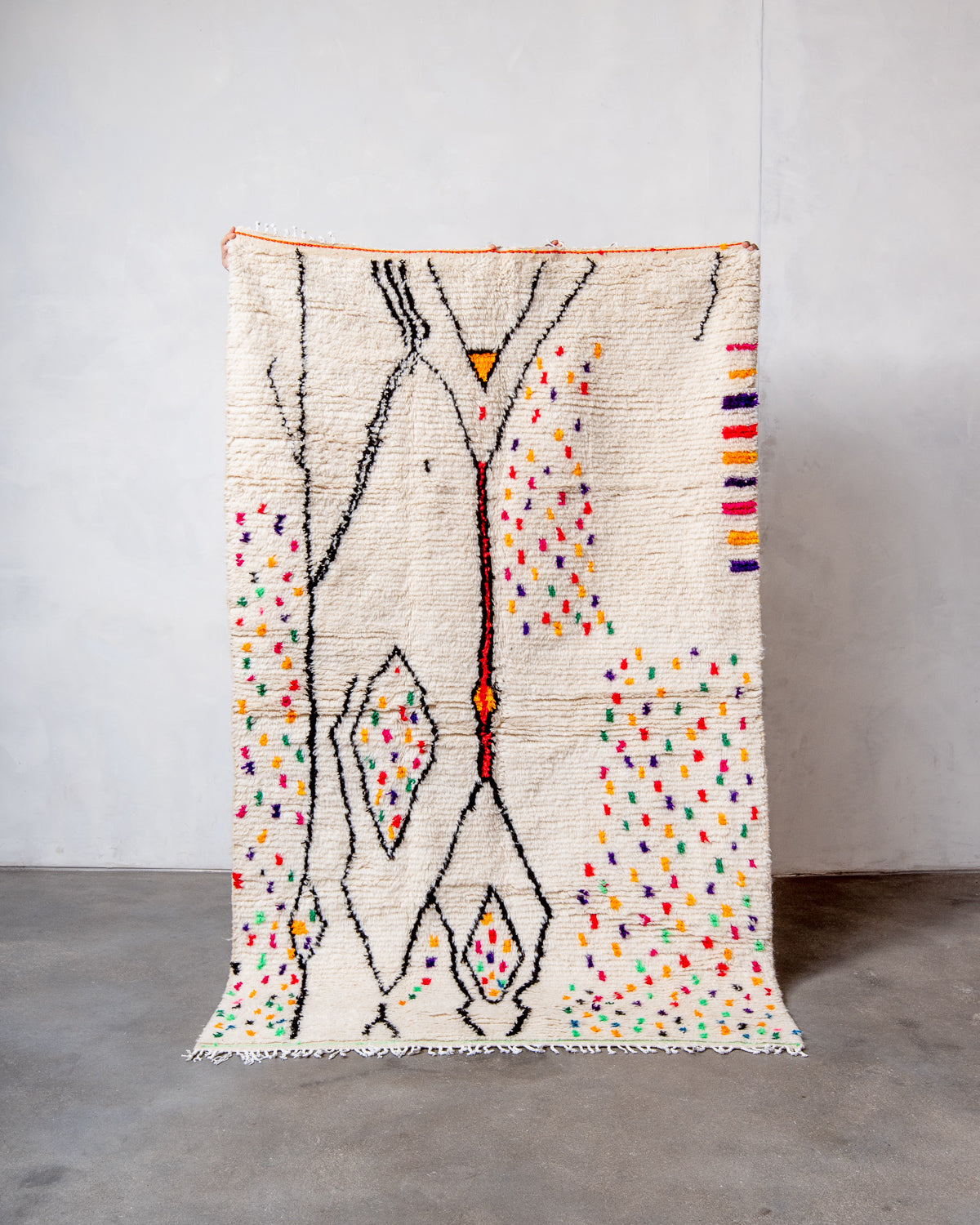 Modern designer handcrafted Berber rug from Morocco. Azilal rug with beautiful colors and patterns. Made of sheep’s wool and colourful cotton.