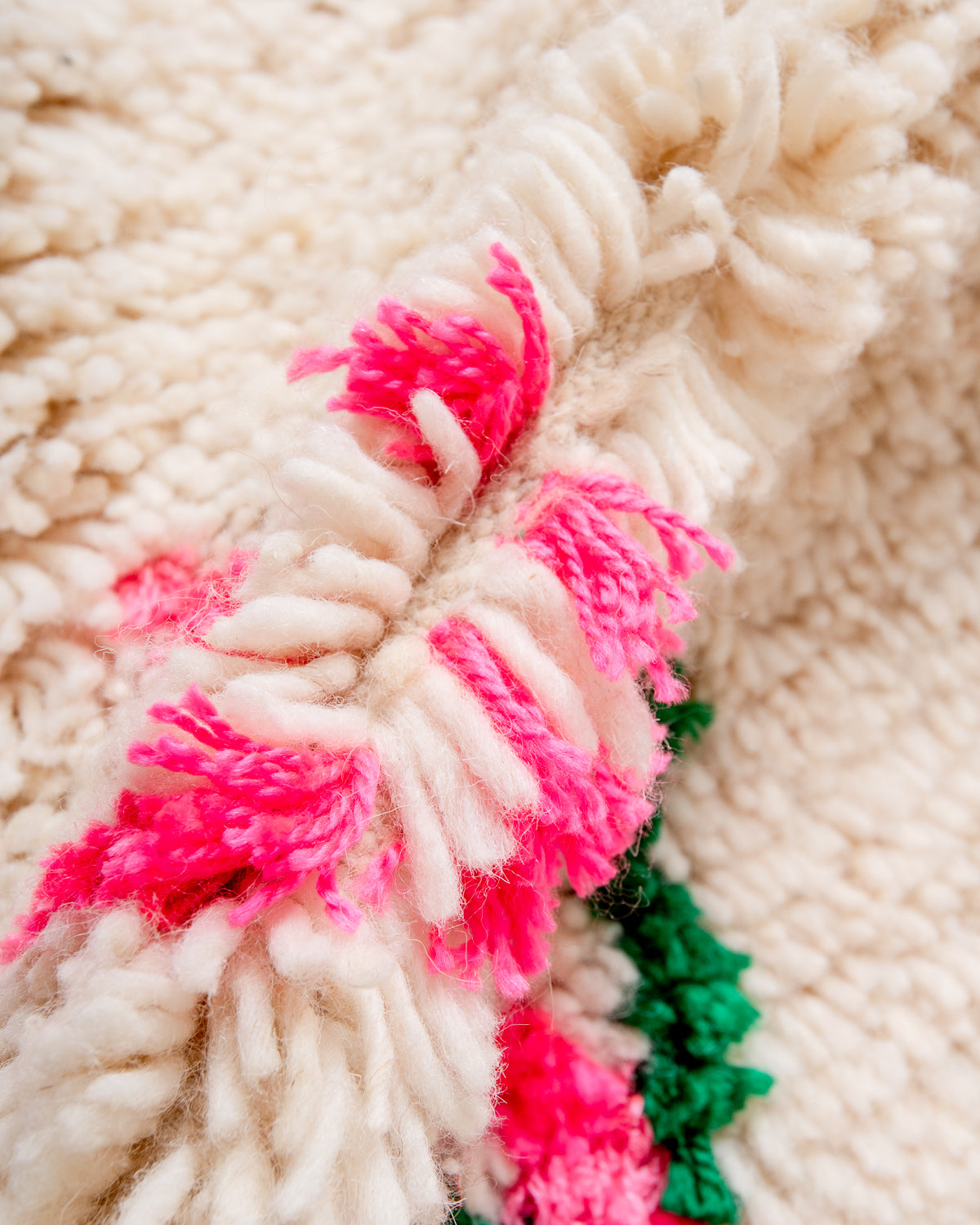 Modern designer handcrafted Berber rug from Morocco. Azilal rug with beautiful colors and patterns. Made of sheep’s wool and colourful cotton.