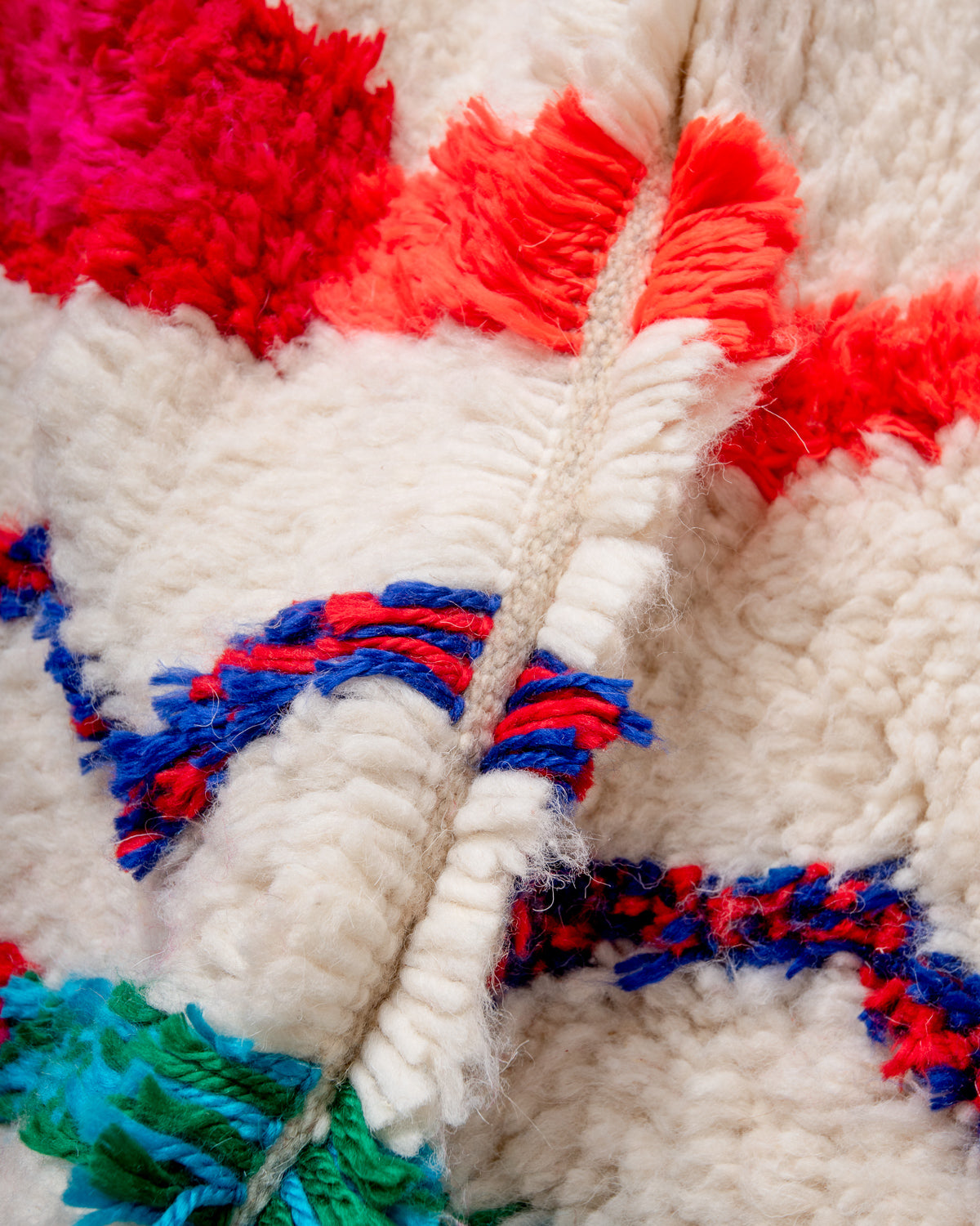 Modern designer handcrafted Berber rug from Morocco. Azilal rug with beautiful colors and patterns. Made of sheep’s wool and colourful cotton.