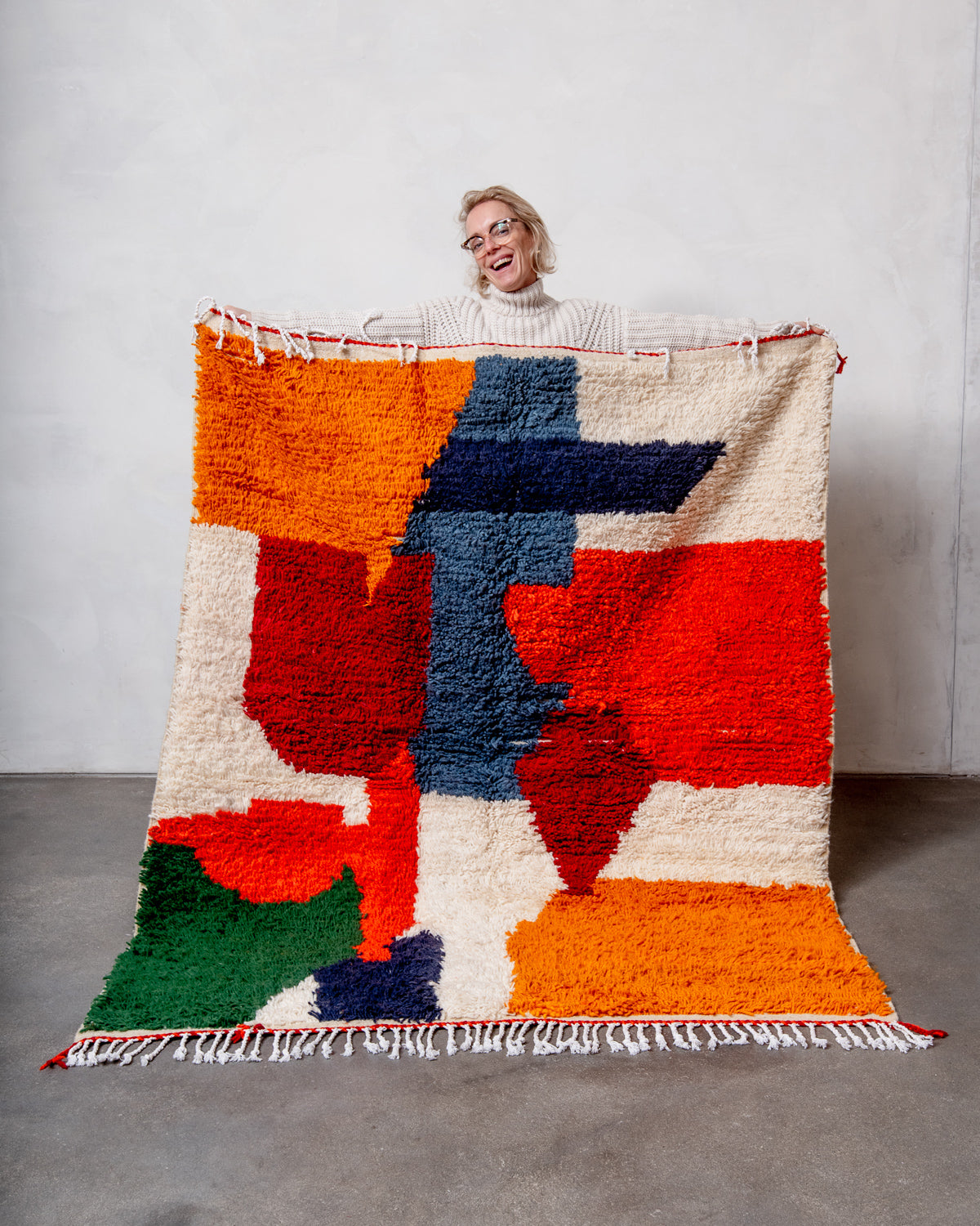 Modern designer handcrafted Berber rug from Morocco. Azilal rug with beautiful colors and patterns. Made of sheep’s wool and colourful cotton.