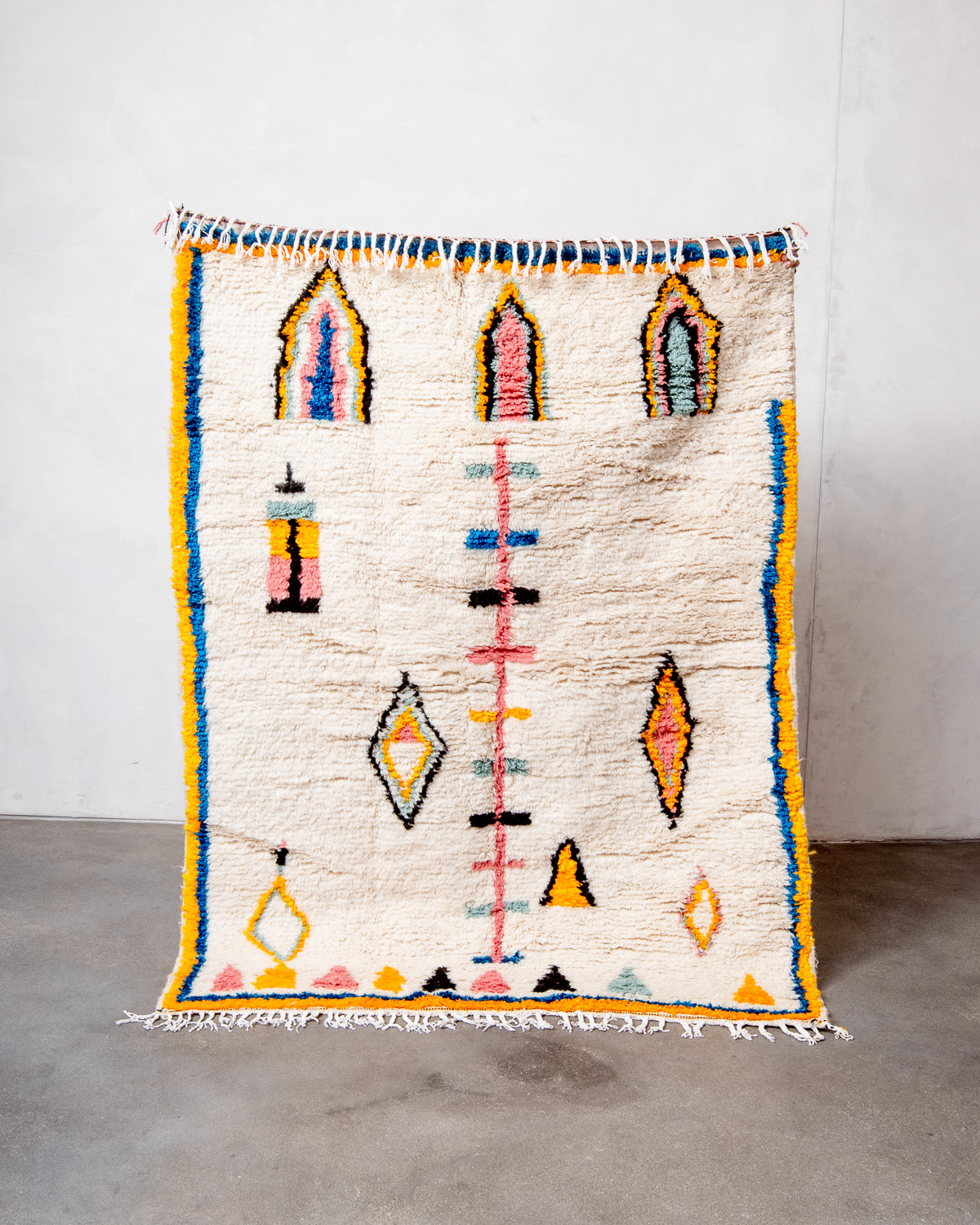 Modern designer handcrafted Berber rug from Morocco. Azilal rug with beautiful colors and patterns. Made of sheep’s wool and colourful cotton.