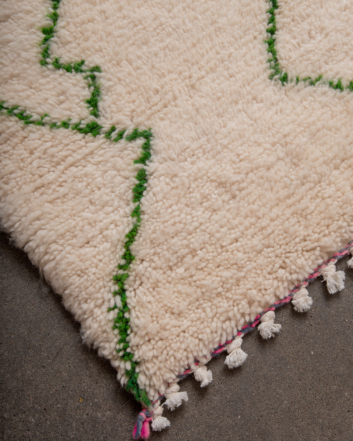 Modern designer handcrafted Berber rug from Morocco. Azilal rug with beautiful colours and patterns. Made of sheep’s wool and colourful cotton.