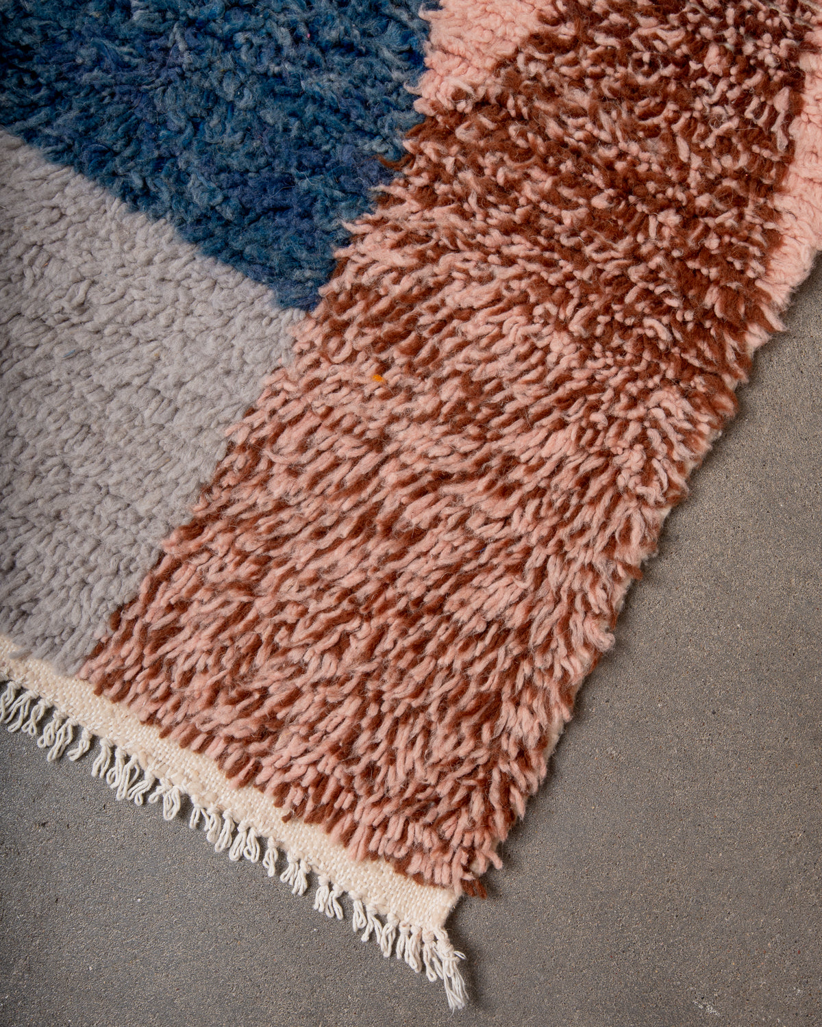 Modern designer handcrafted Berber rug from Morocco. Azilal rug with beautiful colours and patterns. Made of sheep’s wool and colourful cotton.