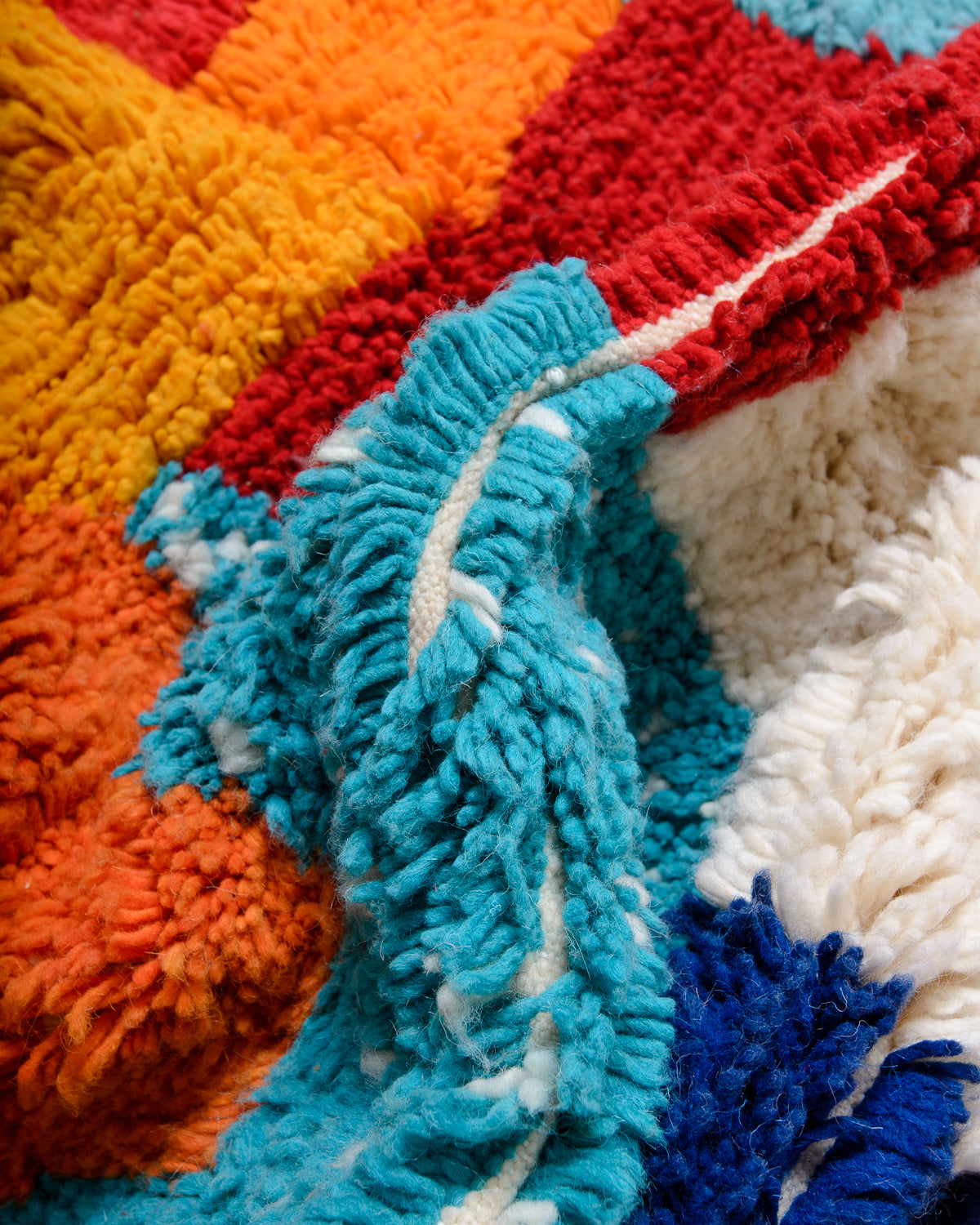 Modern designer handcrafted Berber rug from Morocco. Azilal rug with beautiful colours and patterns. Made of sheep’s wool and cotton.