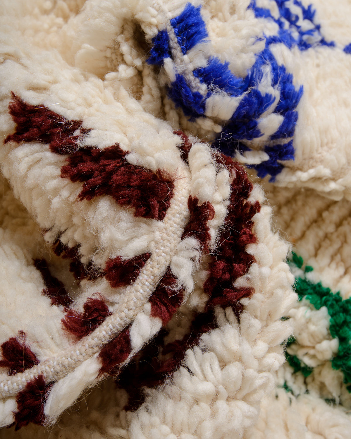 Modern designer handcrafted Berber rug from Morocco. Azilal rug with beautiful colours and patterns. Made of sheep’s wool and cotton.