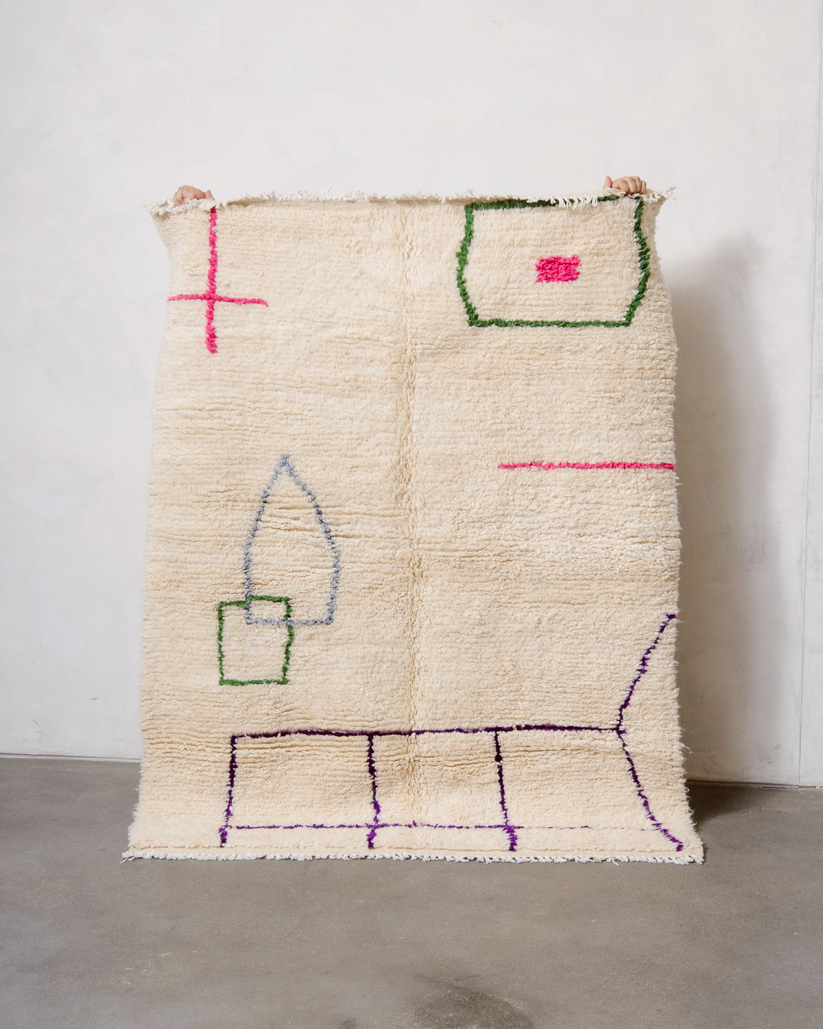 Modern designer handcrafted Berber rug from Morocco. Azilal rug with beautiful colours and patterns. Made of sheep’s wool and cotton.