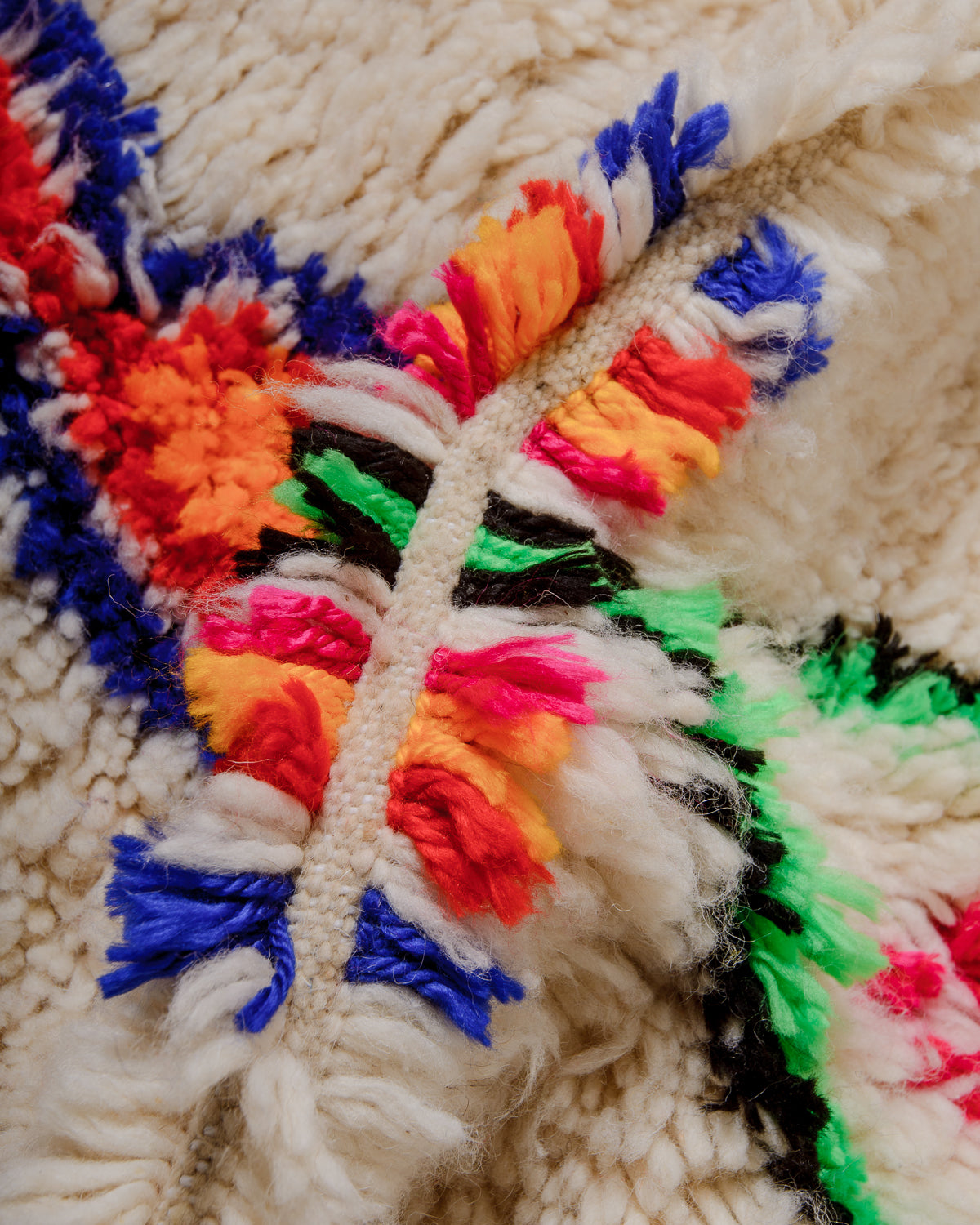 Modern designer handcrafted Berber rug from Morocco. Azilal rug with beautiful colours and patterns. Made of sheep’s wool and cotton.