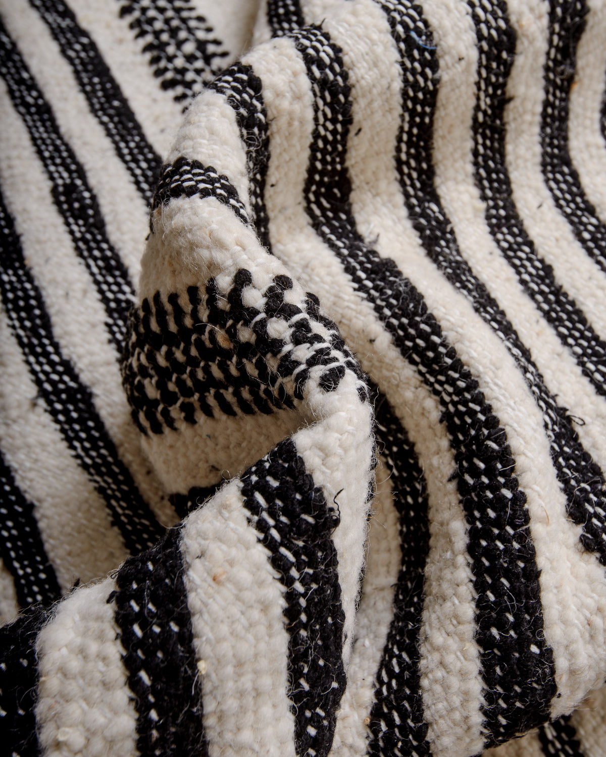 Modern, handcrafted Berber rug from Morocco. Flat-woven Kelim carpet in black and white design. Made of 100% wool.