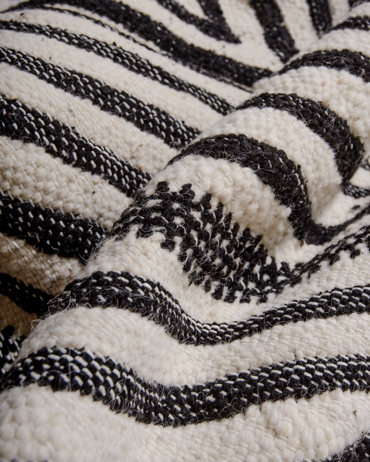 Modern, handcrafted Berber rug from Morocco. Flat-woven Kelim carpet in black and white design. Made of 100% wool.