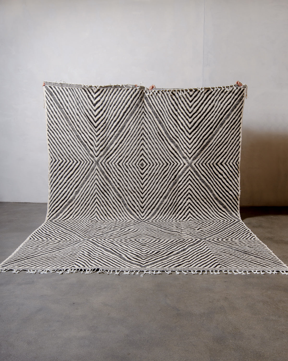 Modern, handcrafted Berber rug from Morocco. Flat-woven Kelim carpet in black and white design. Made of 100% wool.