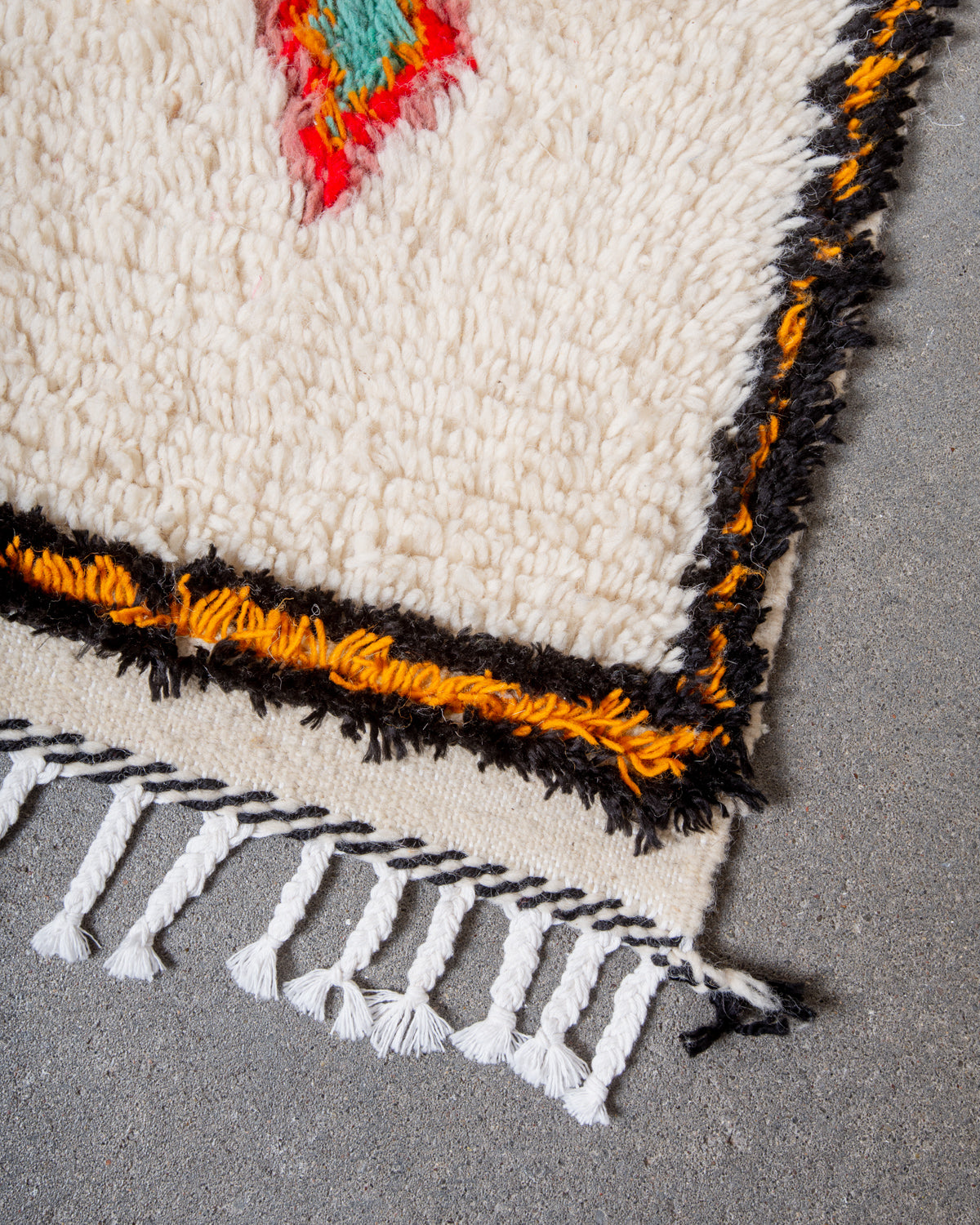 Modern designer handcrafted Berber rug from Morocco. Azilal rug with beautiful colours and patterns. Made of sheep’s wool and colourful cotton.