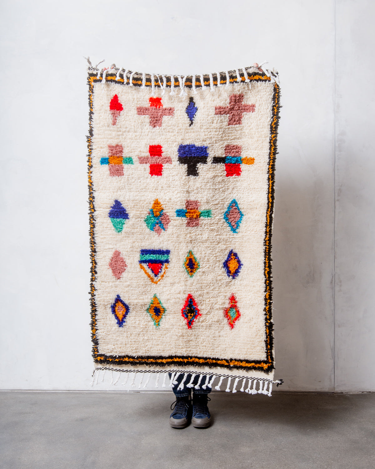 Modern designer handcrafted Berber rug from Morocco. Azilal rug with beautiful colours and patterns. Made of sheep’s wool and colourful cotton.