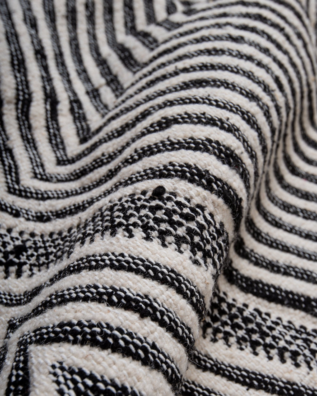 Modern, handcrafted Berber runner rug from Morocco. Flat-woven Kelim carpet in black and white design. Made of 100% wool.