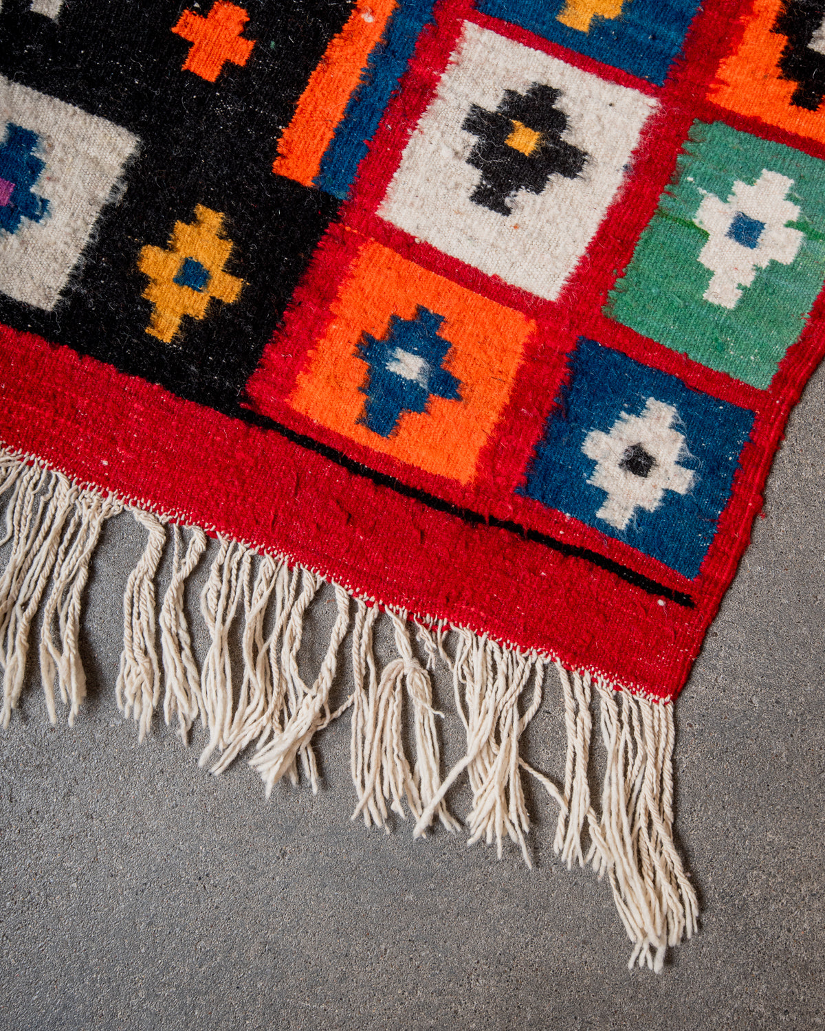 Modern, designer, handcrafted rug from Tunisia. Kelim carpet with beautiful designs and robust flat weave. 100% wool.