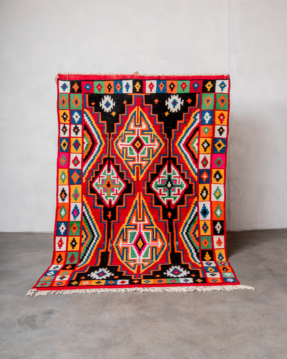 Modern, designer, handcrafted rug from Tunisia. Kelim carpet with beautiful designs and robust flat weave. 100% wool.