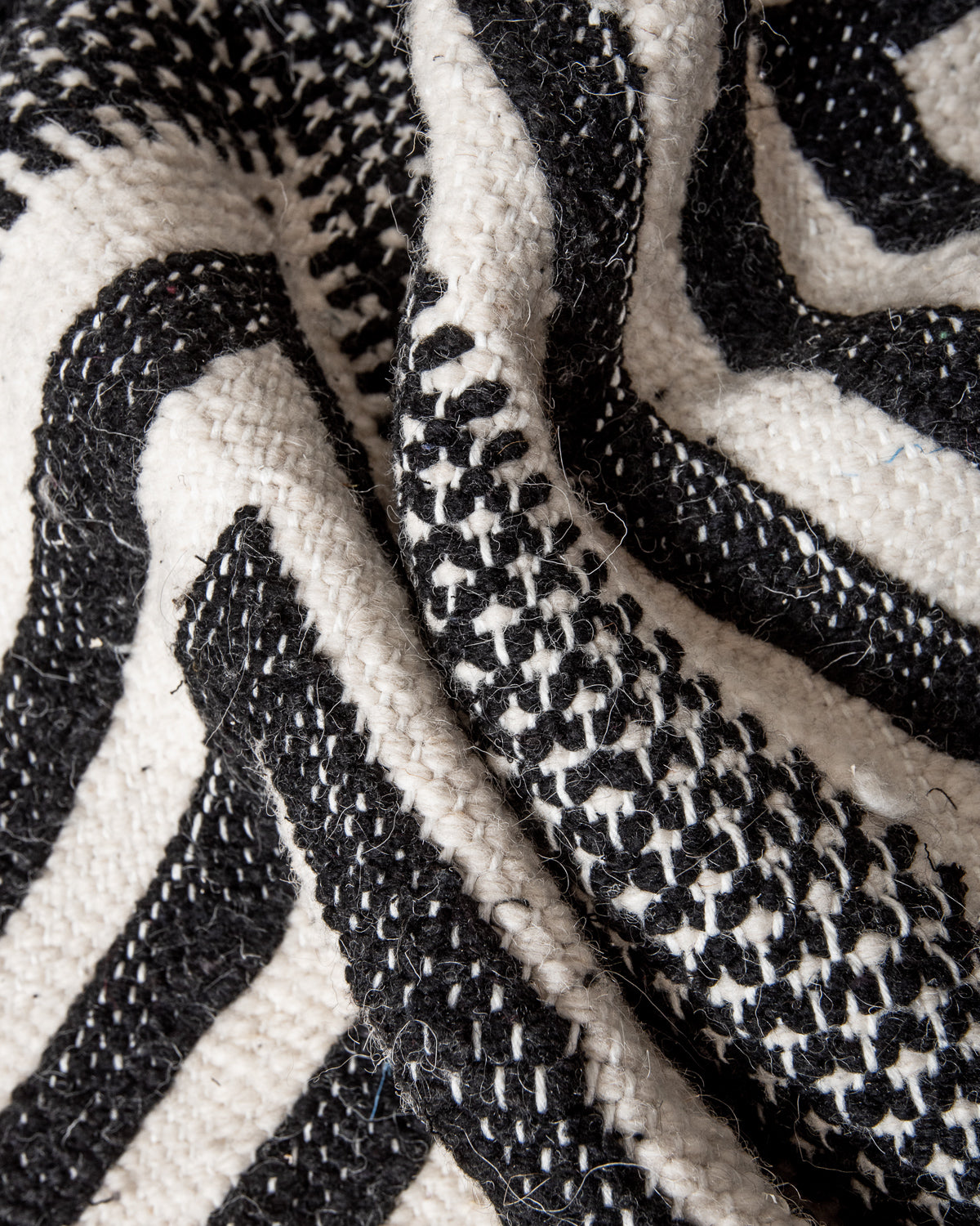 Modern, handcrafted Berber rug from Morocco. Flat-woven Kelim carpet in black and white design. Made of 100% wool.