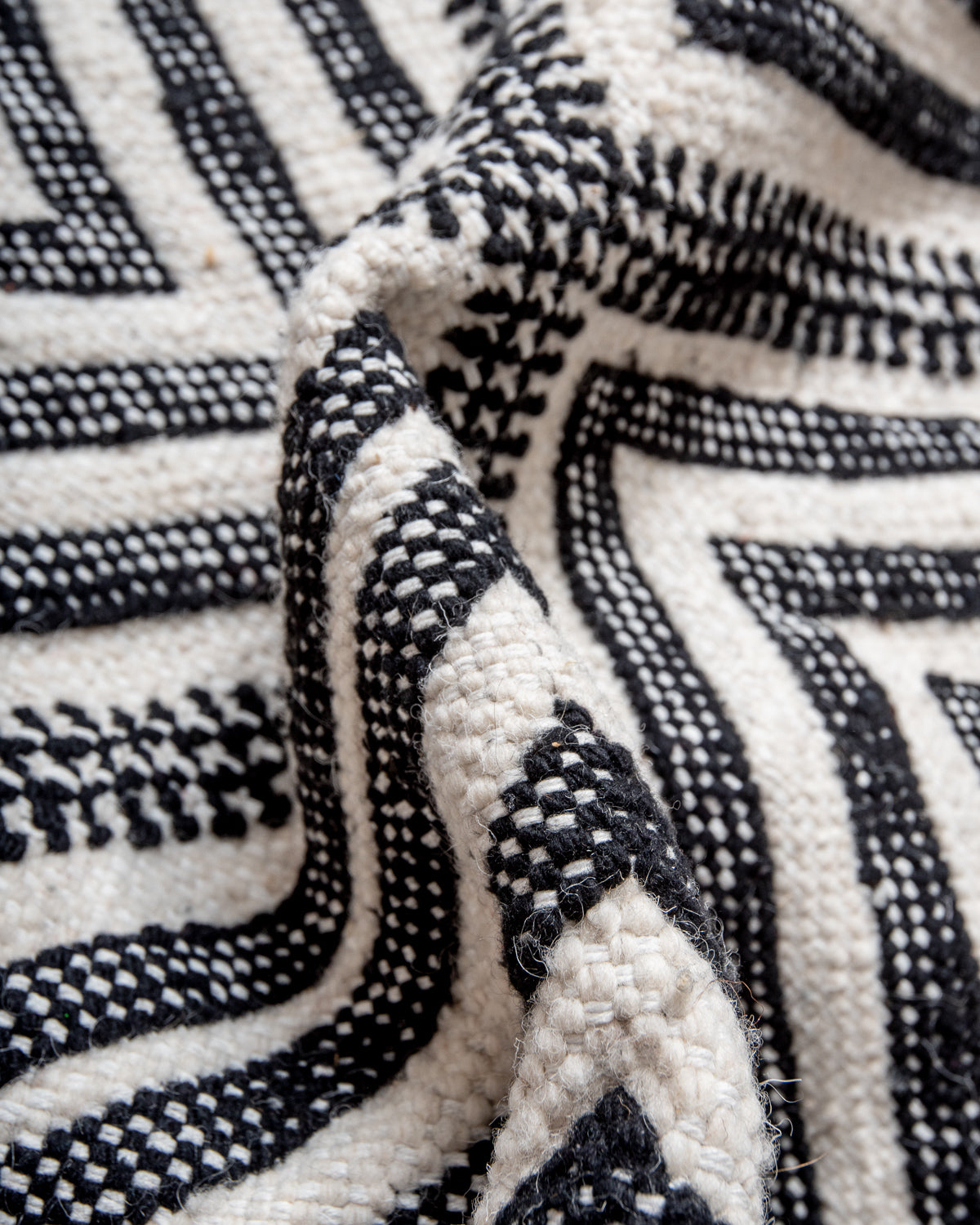 Modern, handcrafted Berber rug from Morocco. Flat-woven Kelim carpet in black and white design. Made of 100% wool.
