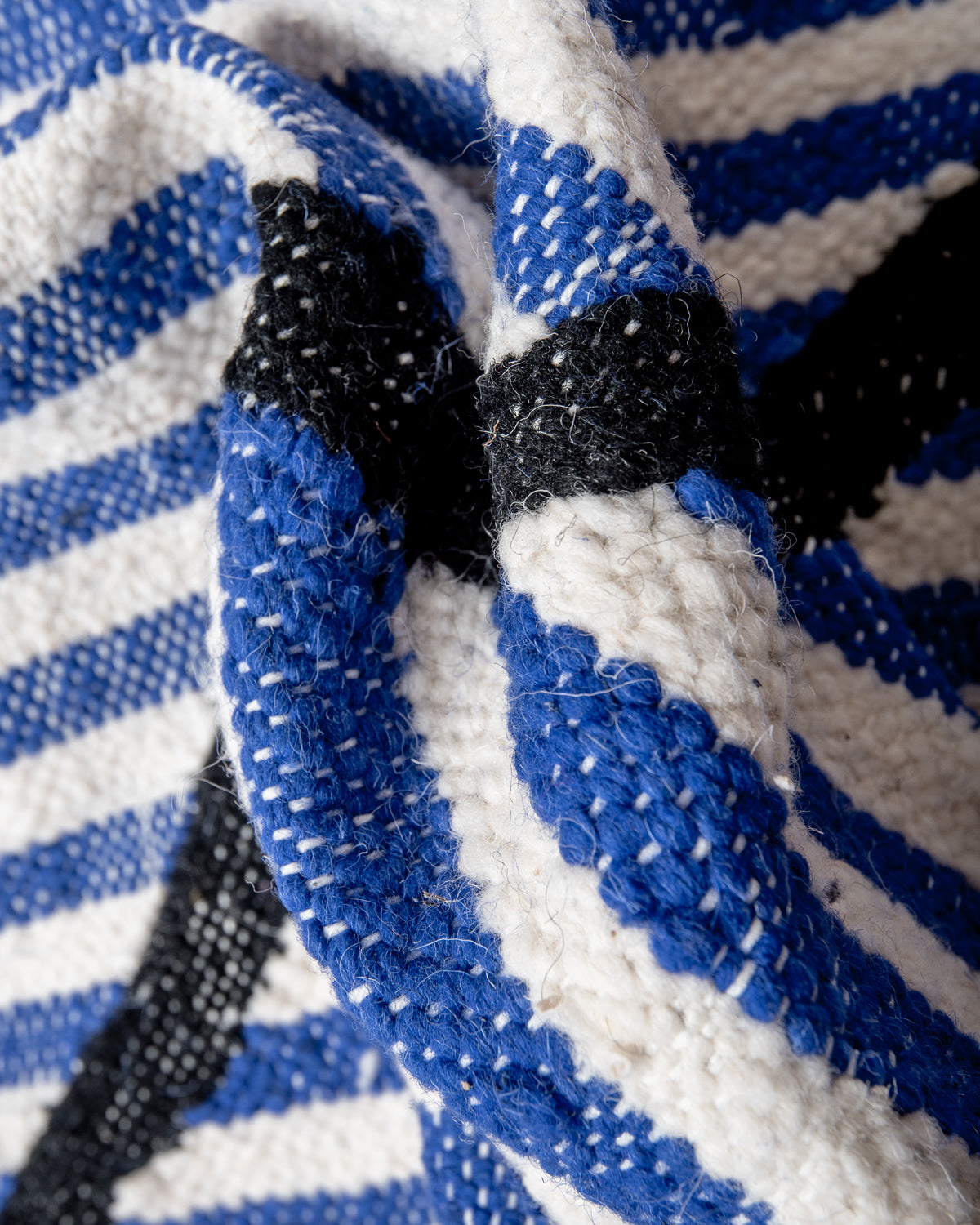 Modern, handcrafted Berber rug from Morocco. Flat-woven Kelim carpet in blue, white and black design. Made of sheep’s wool.