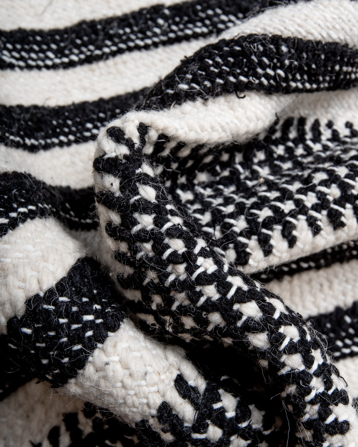 Modern, handcrafted Berber rug from Morocco. Flat-woven Kelim carpet in black and white design. Made of 100% wool.